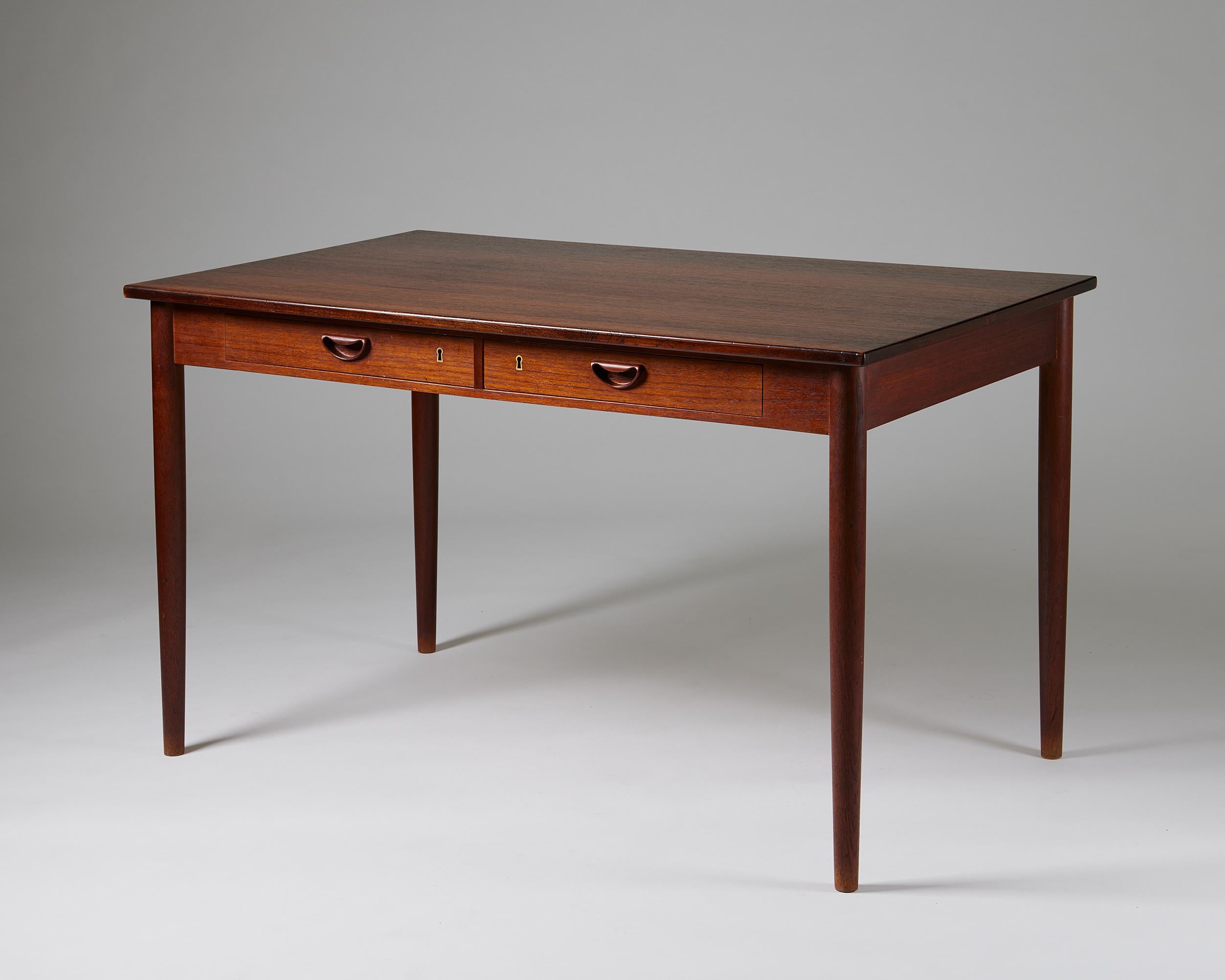 Desk designed by Peter Hvidt and Orla Mölgaard Nielsen for Söfborg Möbelfabrik,
Denmark, 1950s.

Teak.

This desk designed by Peter Hvidt and Orla Mölgaard-Nielsen is a staple design piece for any home or work office. This piece’s design is