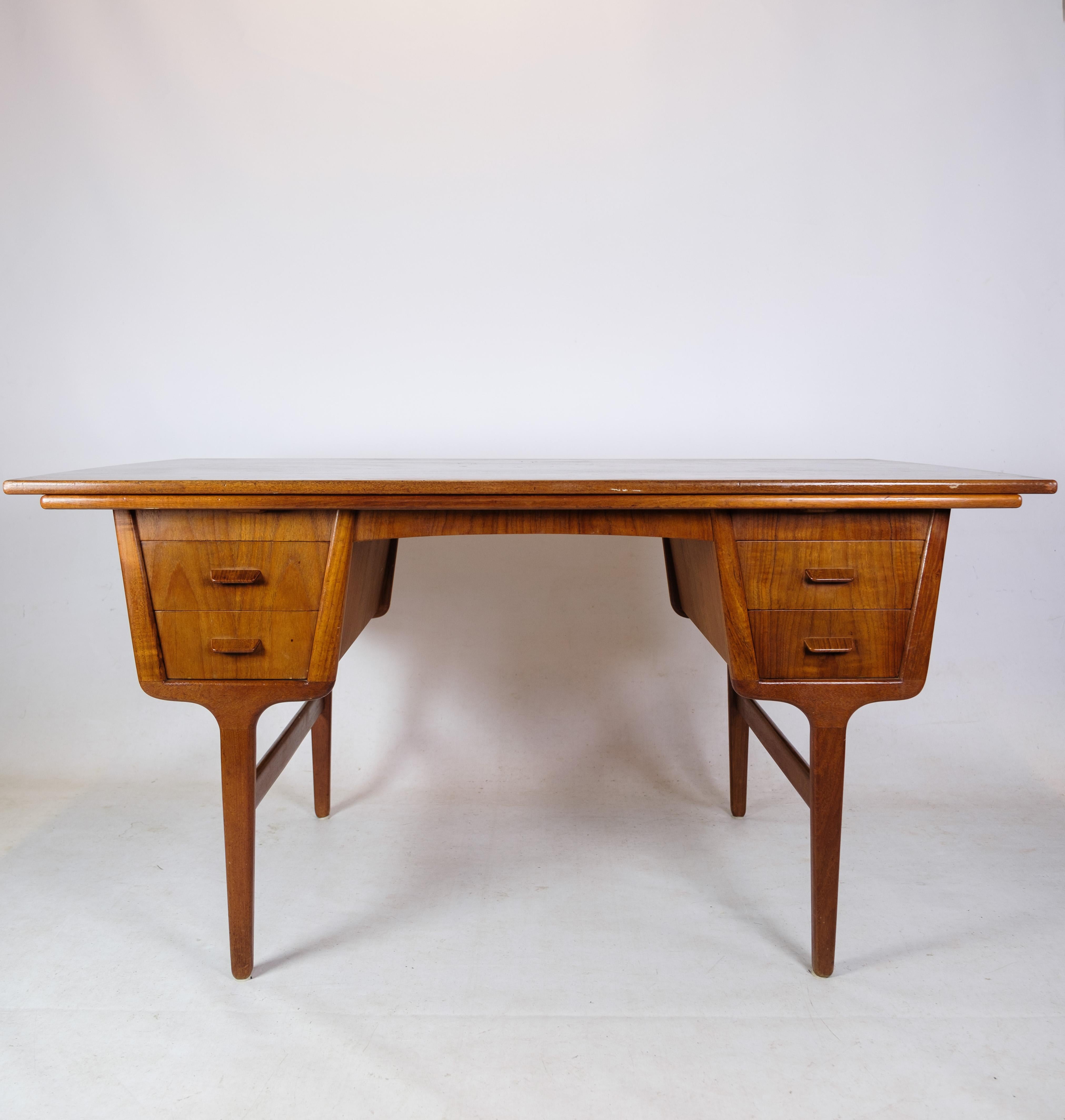 Desk / Dining table made of teak wood with a very unique design from Finland around the 1960s. The table has a Dutch pull-out where the plate is inside under the top plate. Incredibly functional design with 3 drawers on each side.
Measurements in