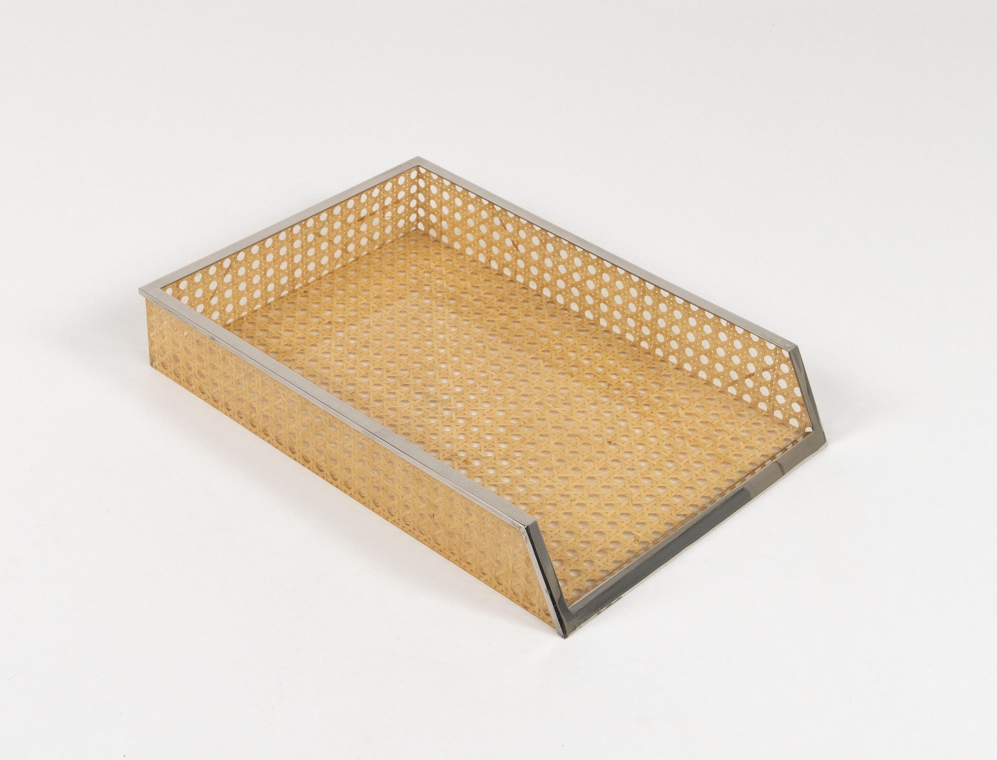 Midcentury beautiful desk document holder in. lucite, rattan and steel in the style of Christian Dior Home.

Made in Italy in the 1970s.