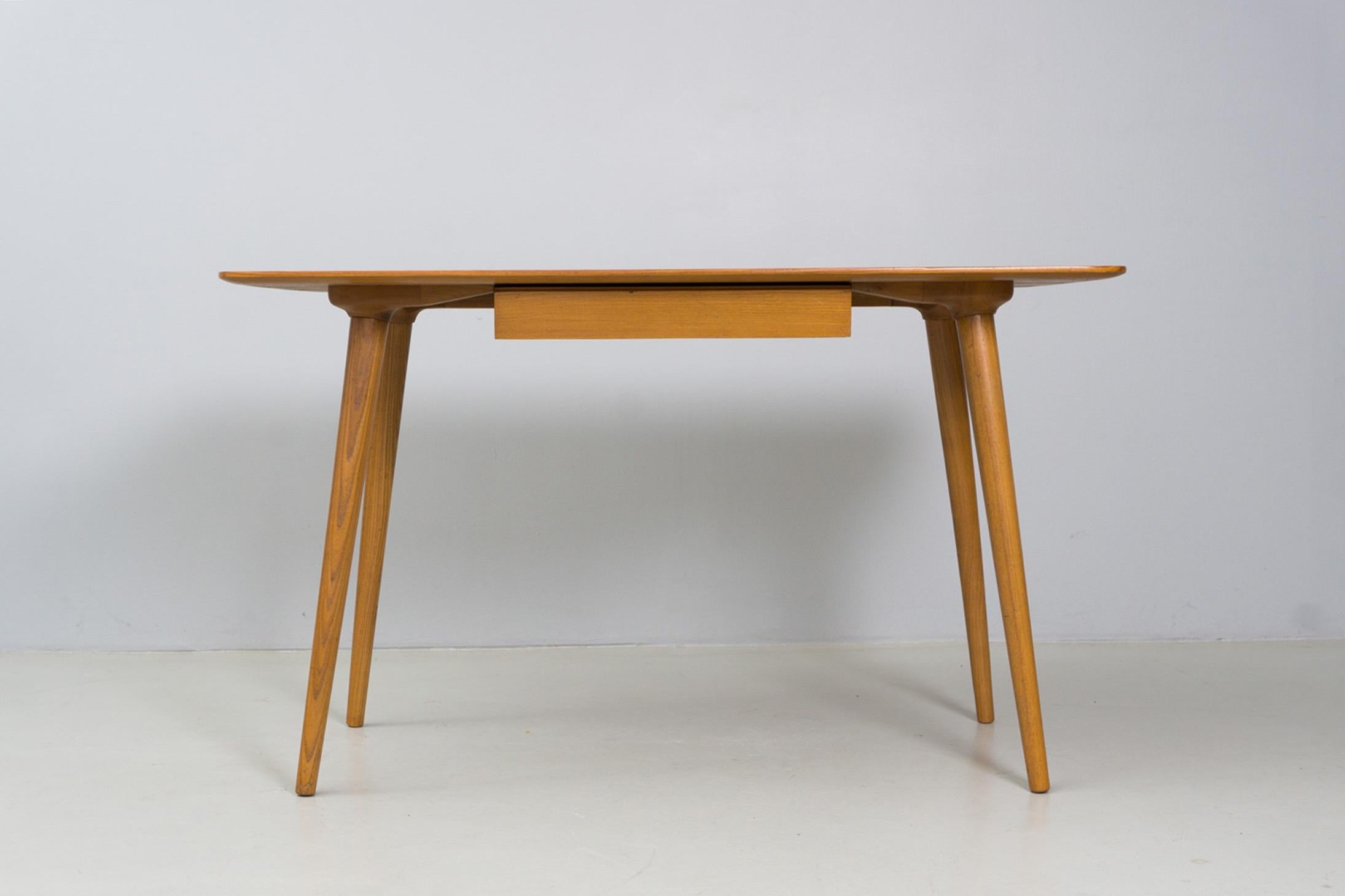 Escritorio, Madera de olmo, Osvaldo Borsani, 1953 en Excelente estado para la venta en Berlin, DE