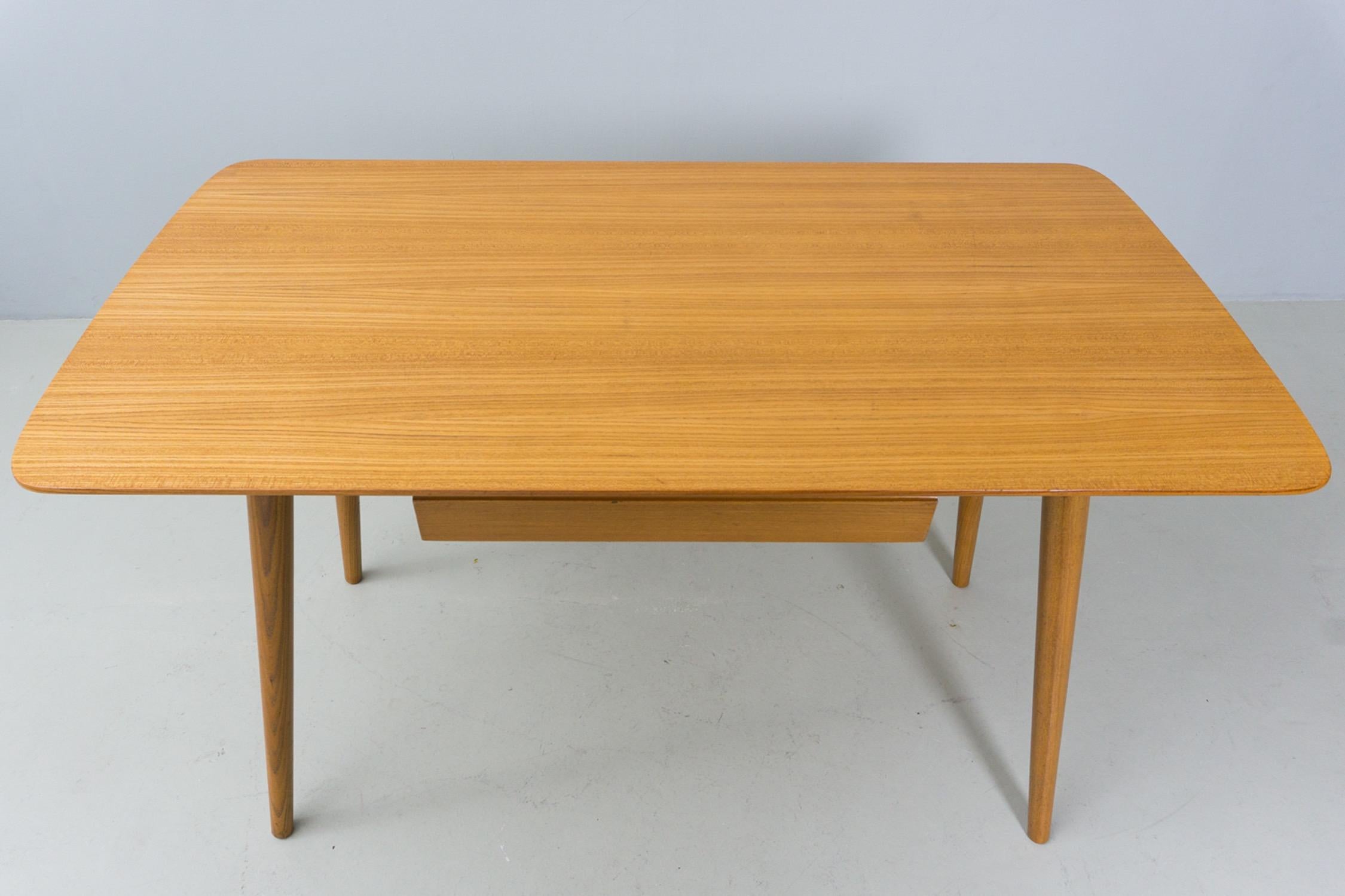 Desk, Elm Wood, Osvaldo Borsani, 1953 For Sale 1