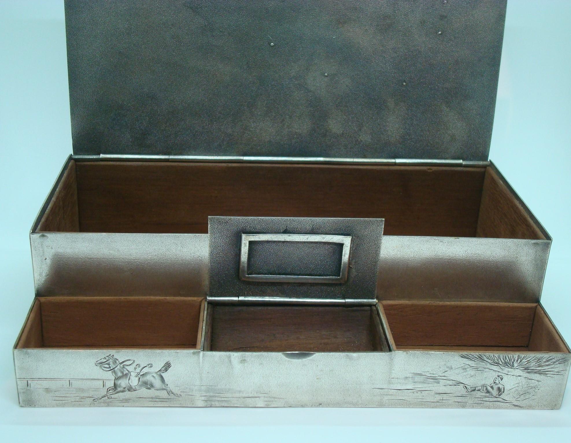 Equestrian cigar box with space for matches. Perfect desk piece.
Engraved with racing horses.

We have specialized in the sale of Art Deco and Art Nouveau and Vintage styles since 1995. If you have any questions we are at your disposal. Pushing the