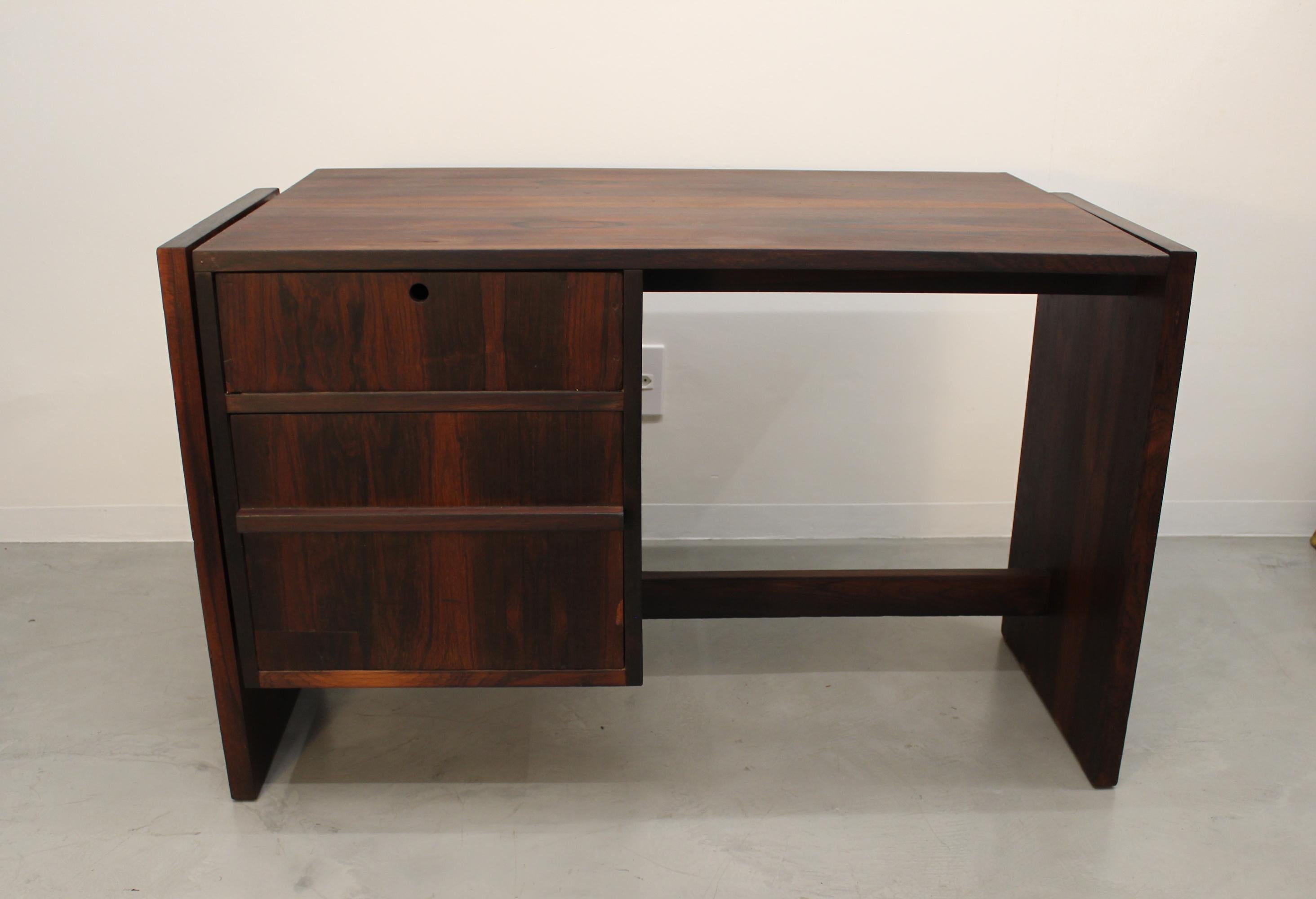 Beautiful Brazilian wooden desk by Brazilian master Joaquim Tenreiro, also known as the 