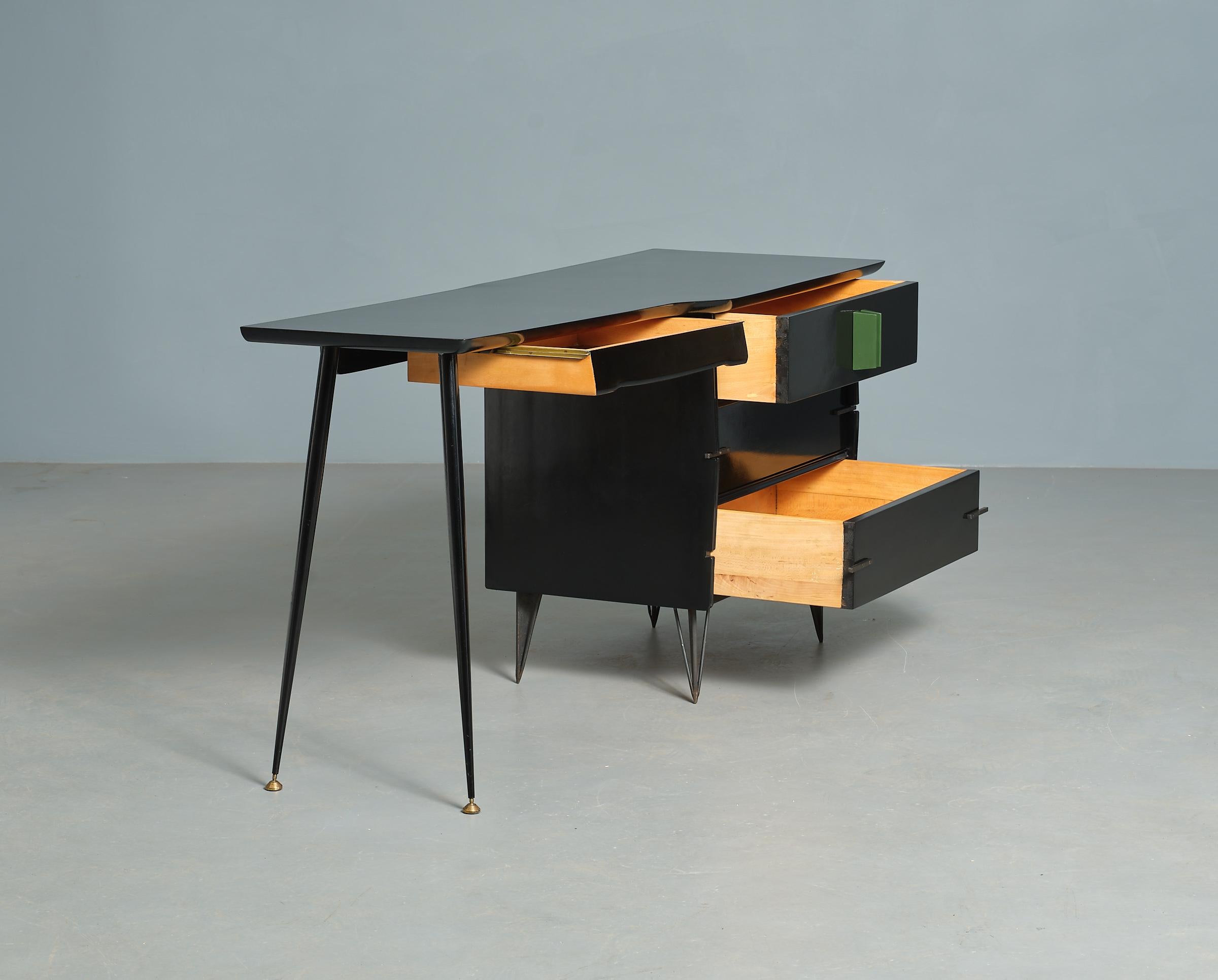 Exquisiter neu gestalteter Schreibtisch aus den 1950er Jahren von RETRO4M im Angebot 2