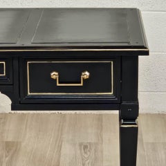 Bureau Bureau d'écriture à la française,  Laque noire avec surface d'écriture en cuir gris