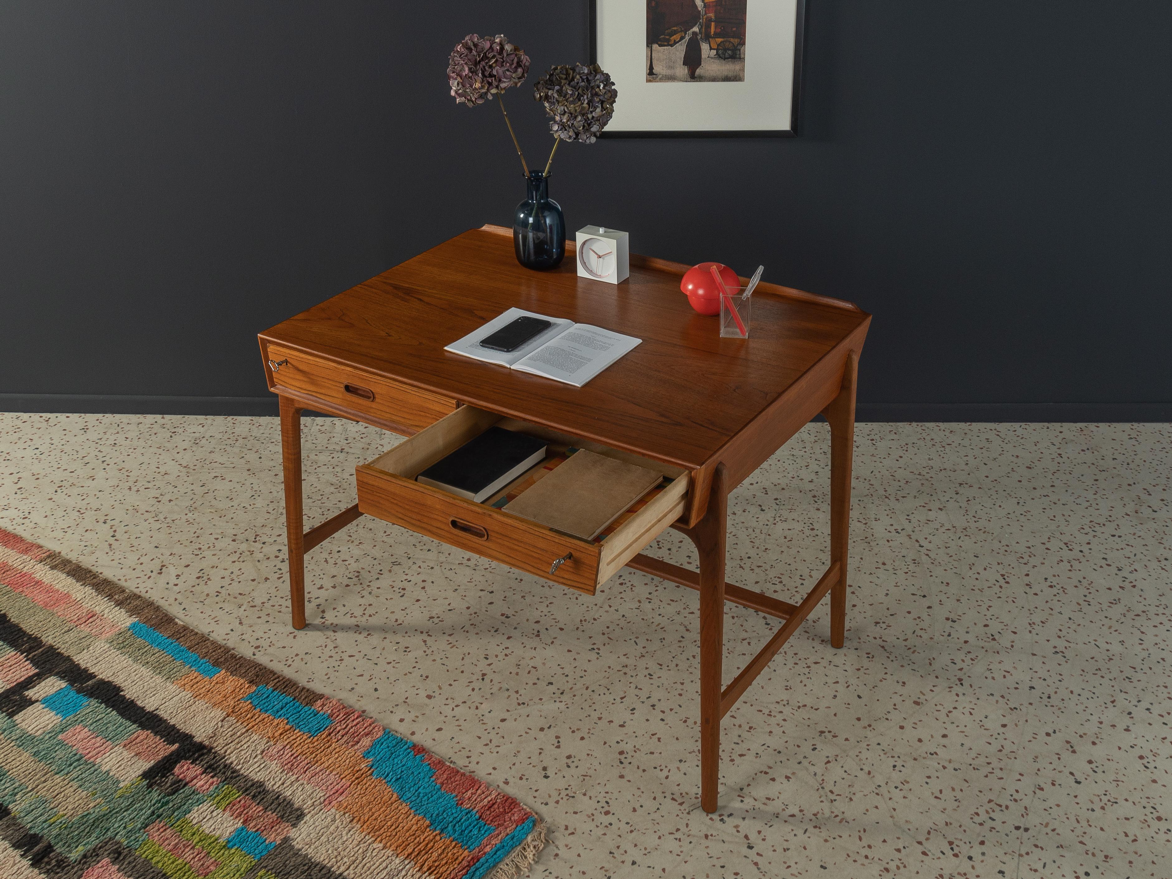 Classic freestanding desk by Svend Aage Madsen for Sigurd Hansen from 1958. Corpus in teak veneer with two drawers and long legs.

Quality Features:
 accomplished design: perfect proportions and visible attention to detail
 high quality