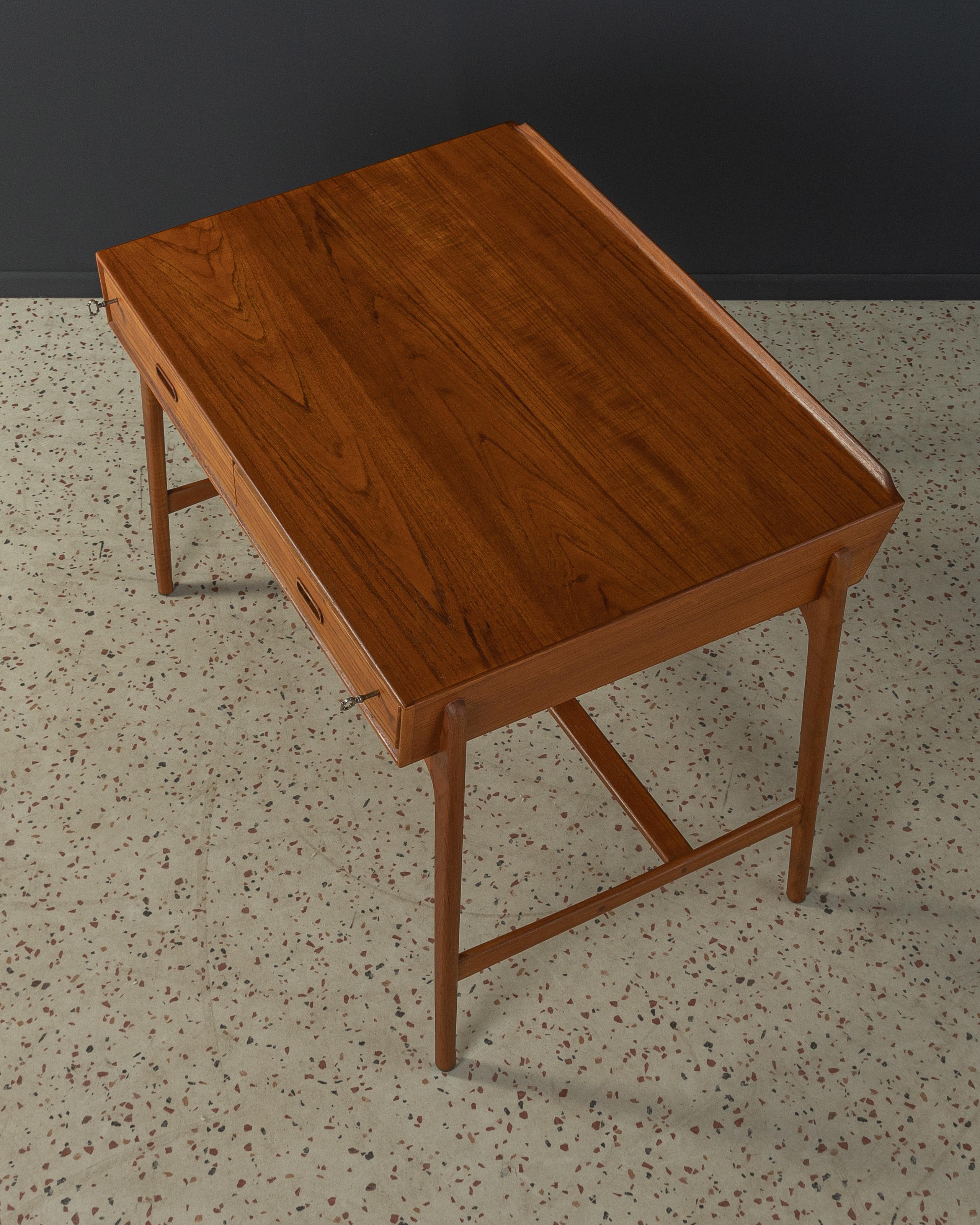 Desk from 1950s by Svend Aage Madsen for Sigurd Hansen in Denmark In Good Condition In Neuss, NW