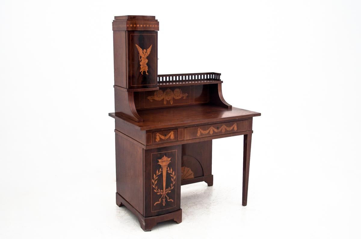 Empire desk from circa 1880.

after renovation.

Origin: Scandinavia

Wood: Mahogany.