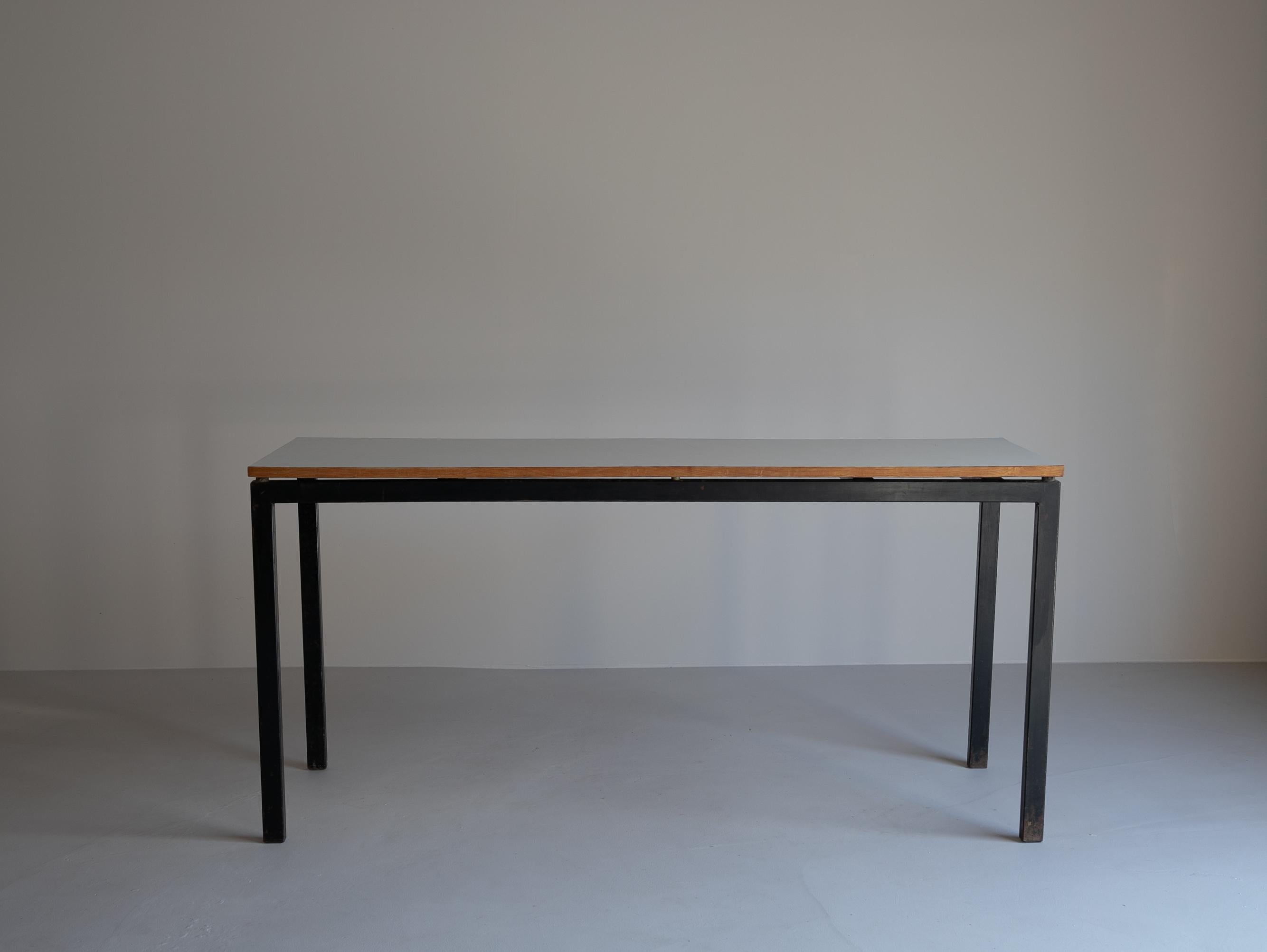 Desk from Cite Cansado by Charlotte Perriand

Designed and manufactured by Charlotte Perriand for the Cite Cansado project in Mauritania, circa 1950.
It is in original condition.
The top panel is white.

Country / Africa
Date / 1950s
Material /