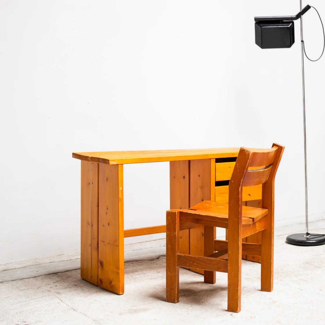 Schreibtisch aus Savoie, Frankreich, 1980er Jahre, Les Acrs, einfacher Schreibtisch (Ende des 20. Jahrhunderts) im Angebot