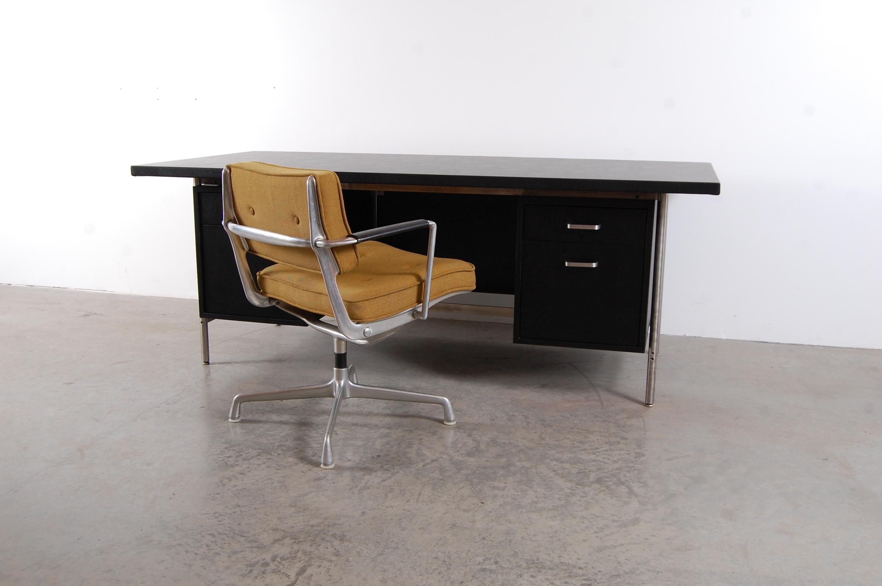 Mid-Century Modern Desk from the Seagram Building in New York City For Sale