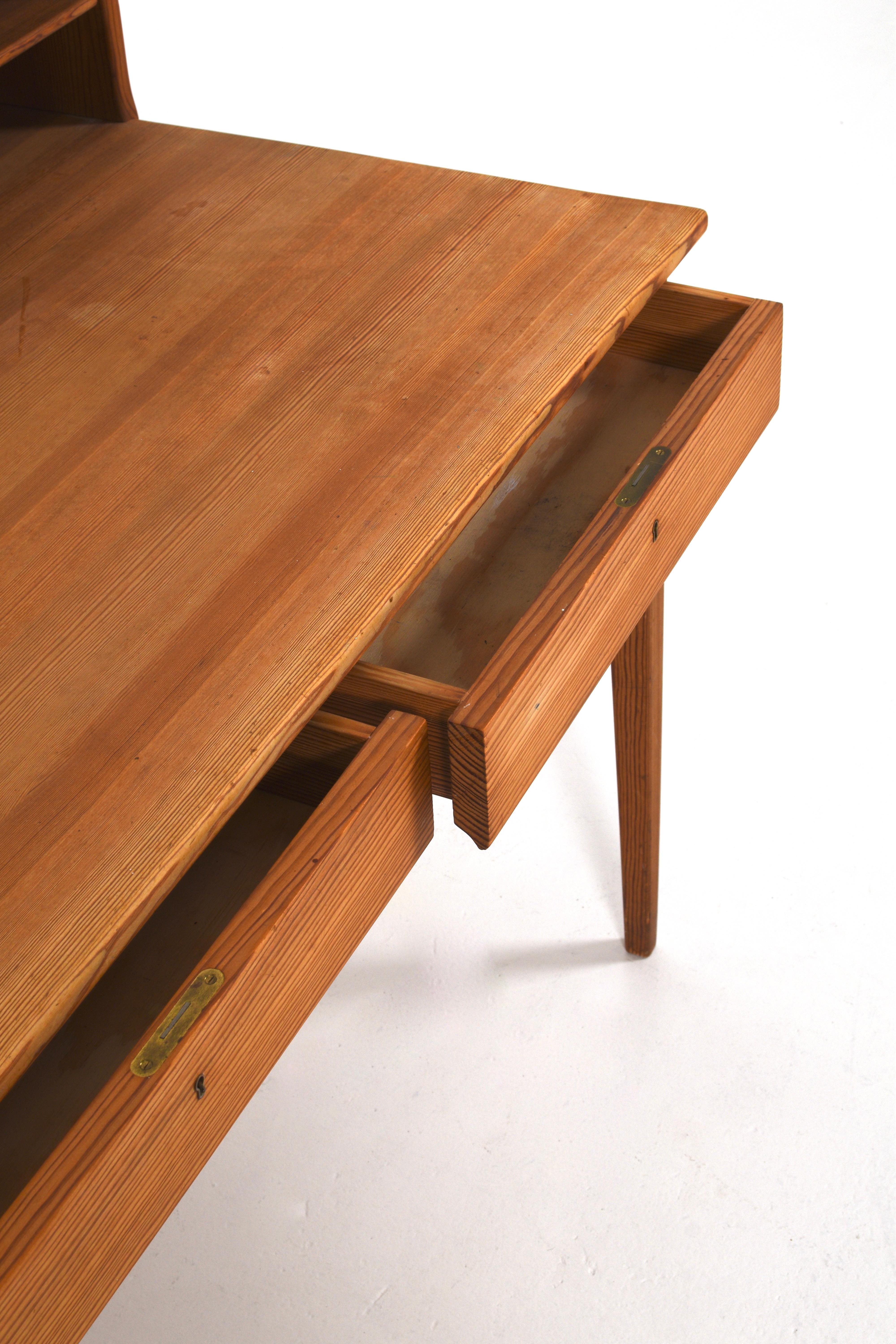 Desk Fryklund in pine by Carl Malmsten For Sale 3