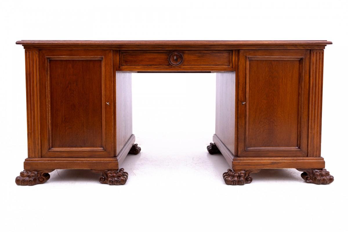Desk, Germany, around 1930.

Very good condition, after professional renovation.

Wood: oak

Dimensions:

desk height 80 cm width 177 cm depth 86 cm