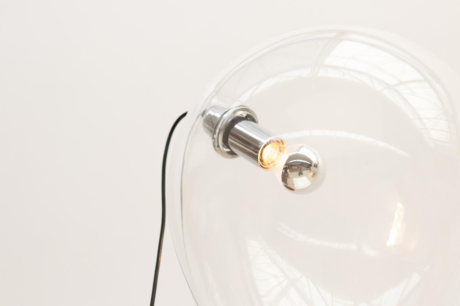 Lámpara de sobremesa de cristal de lumenform, años 70 en Bueno estado para la venta en Brussels, BE