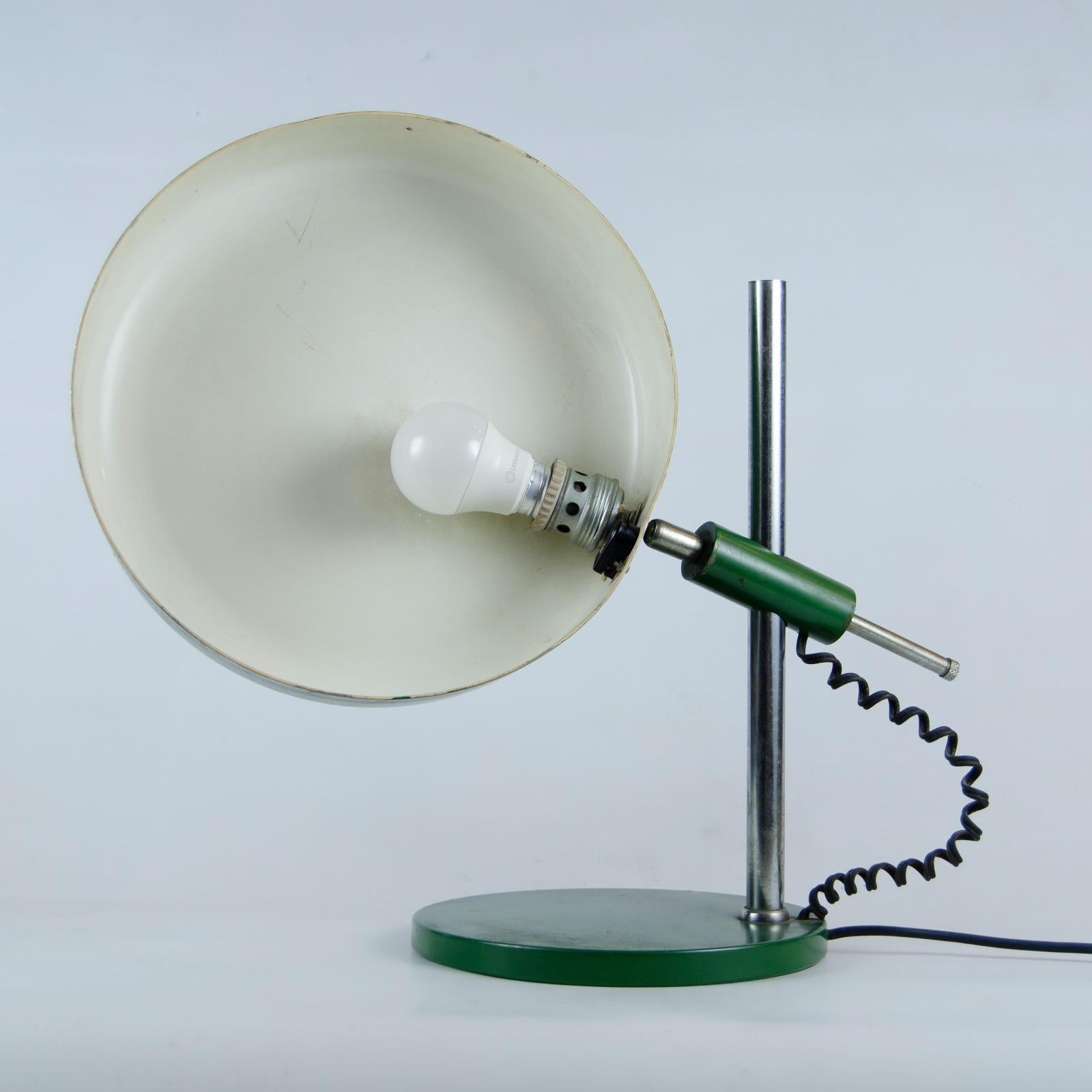 italien Lampe de bureau verte, style Oscar Torlasco, années 1960 en vente