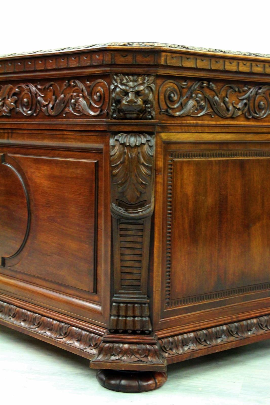 Desk very rare in this version
From the period 1920-1940

Condition: The table is in an age appropriate condition and still has the charm of the 