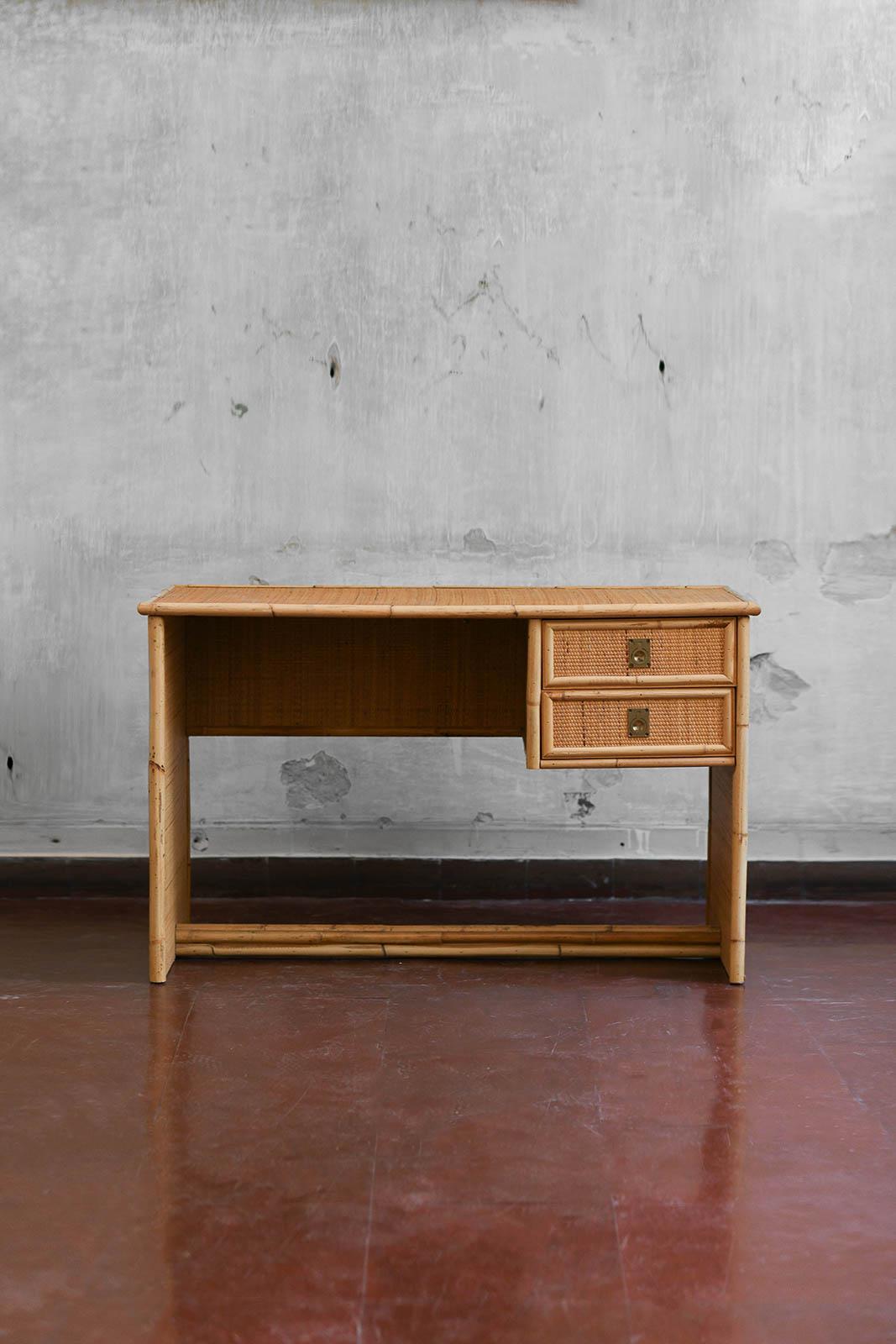 Desk in bamboo and wicker with brass details. Produced by Dal Vera, 1970s In Good Condition For Sale In Roma, RM