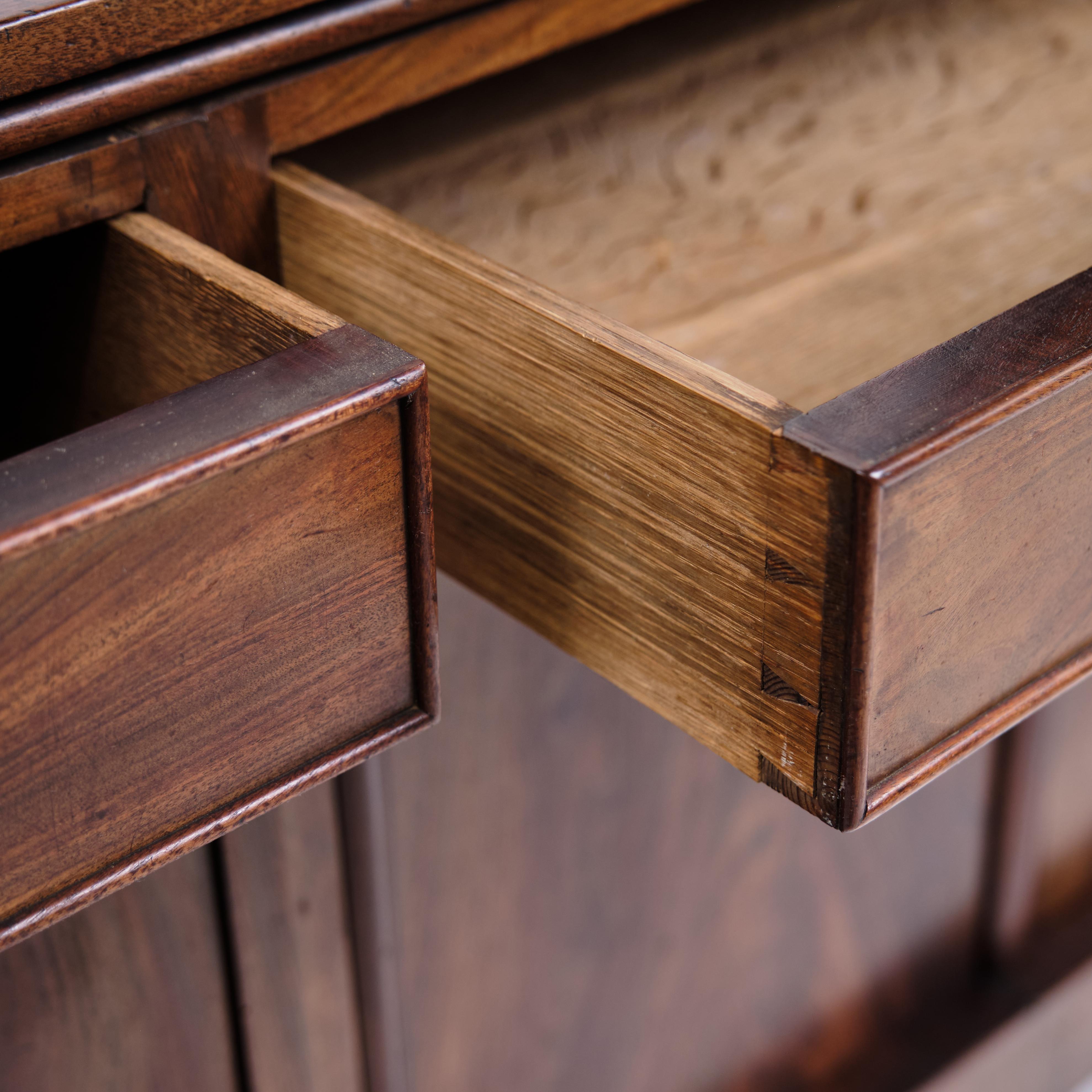 Desk In English Style Made In Hand Polished Mahogany From 1860s For Sale 6