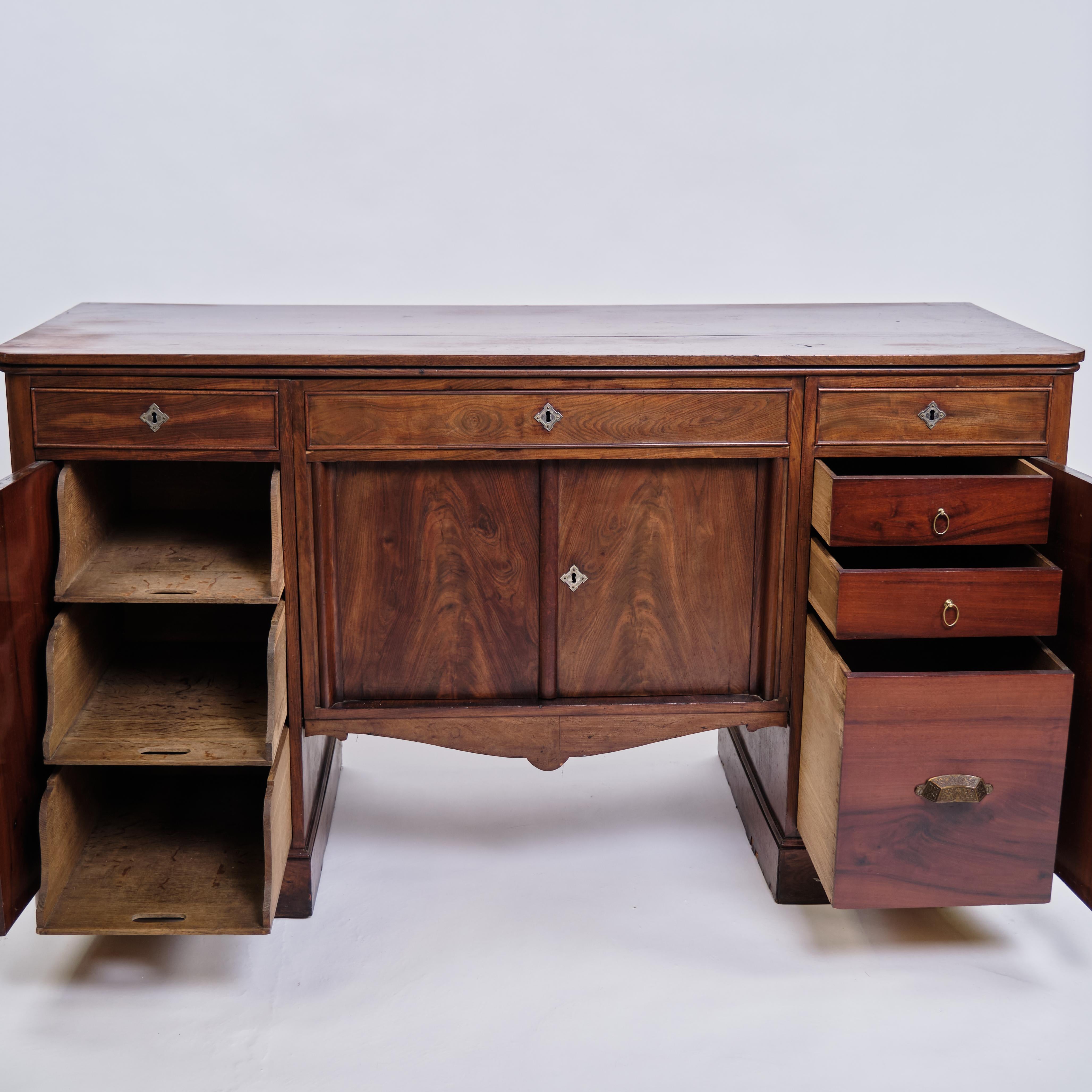 Desk In English Style Made In Hand Polished Mahogany From 1860s For Sale 7