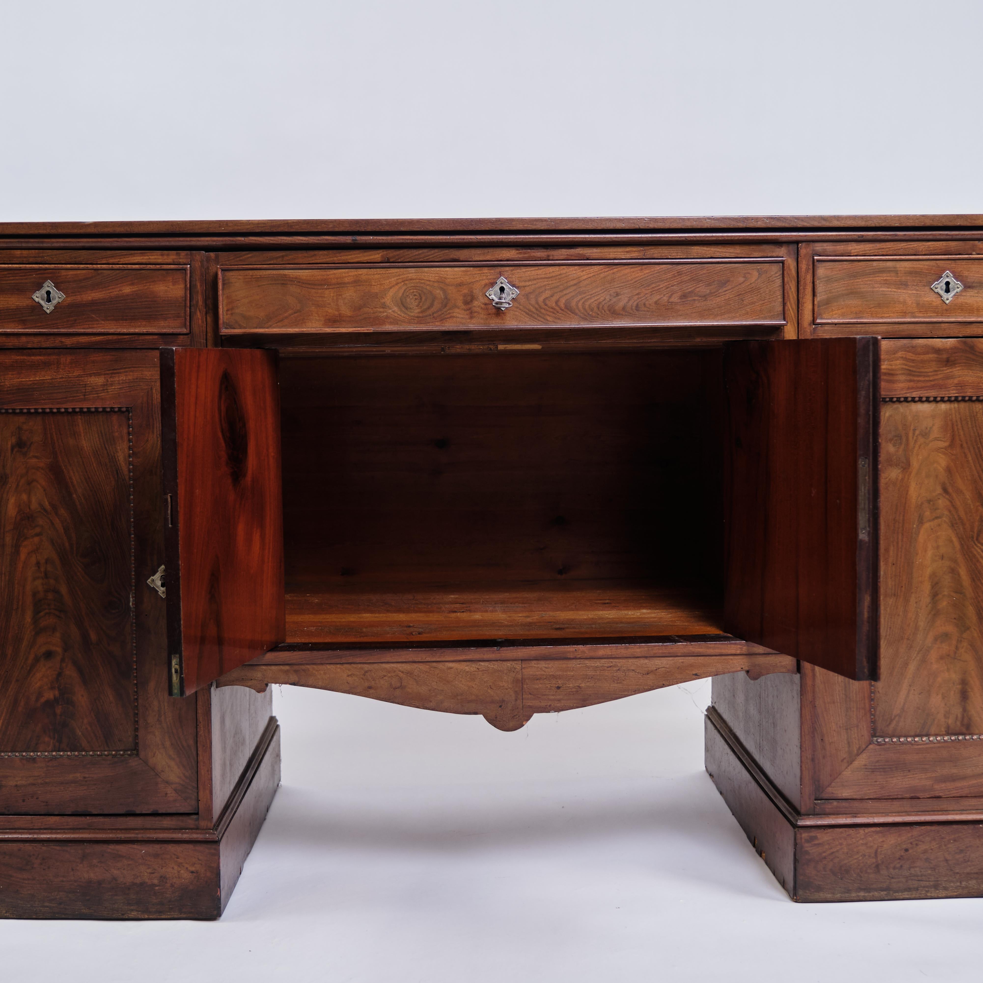 Desk In English Style Made In Hand Polished Mahogany From 1860s For Sale 4