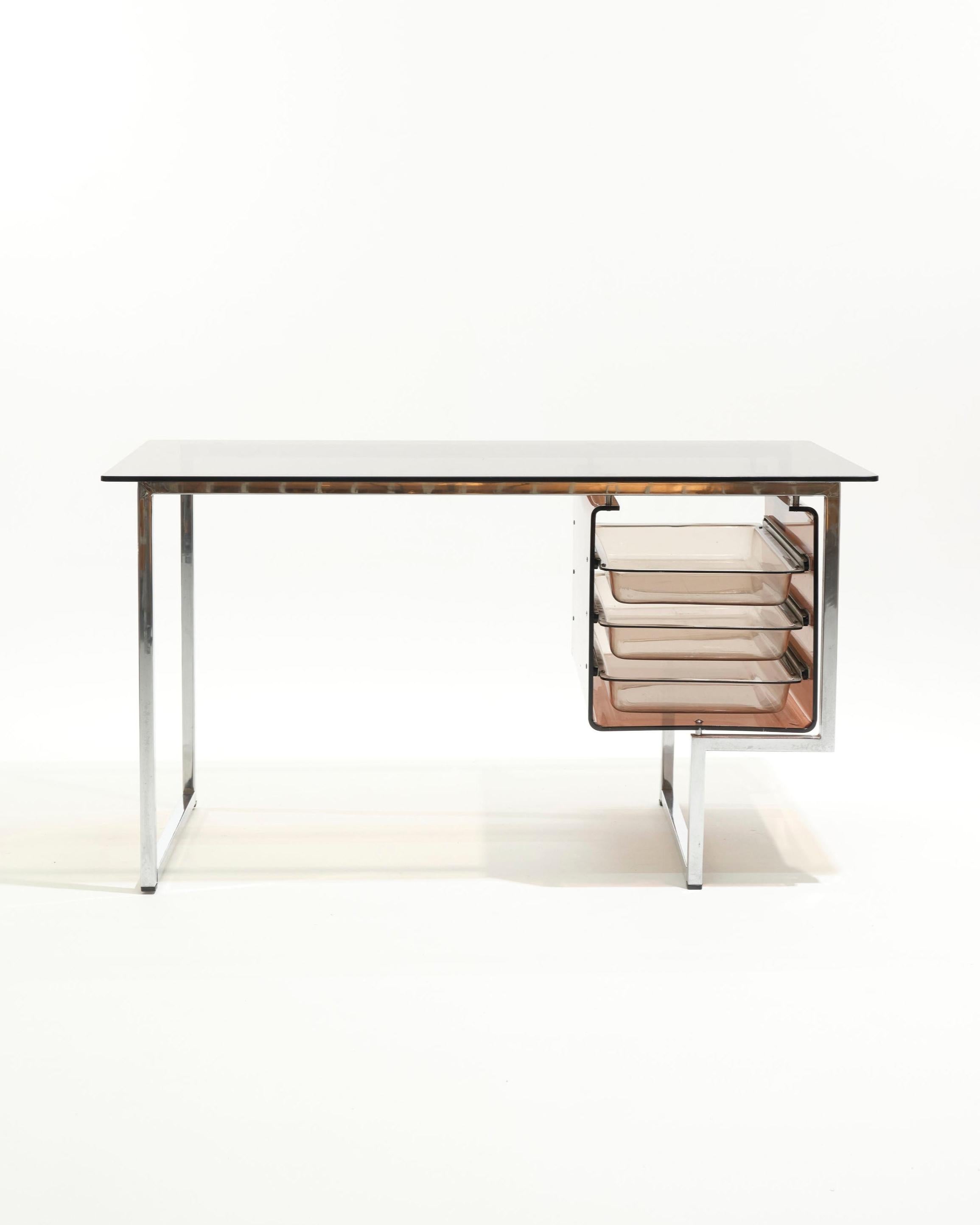 Desk in glass and smoked plexiglass, 1970s For Sale 1