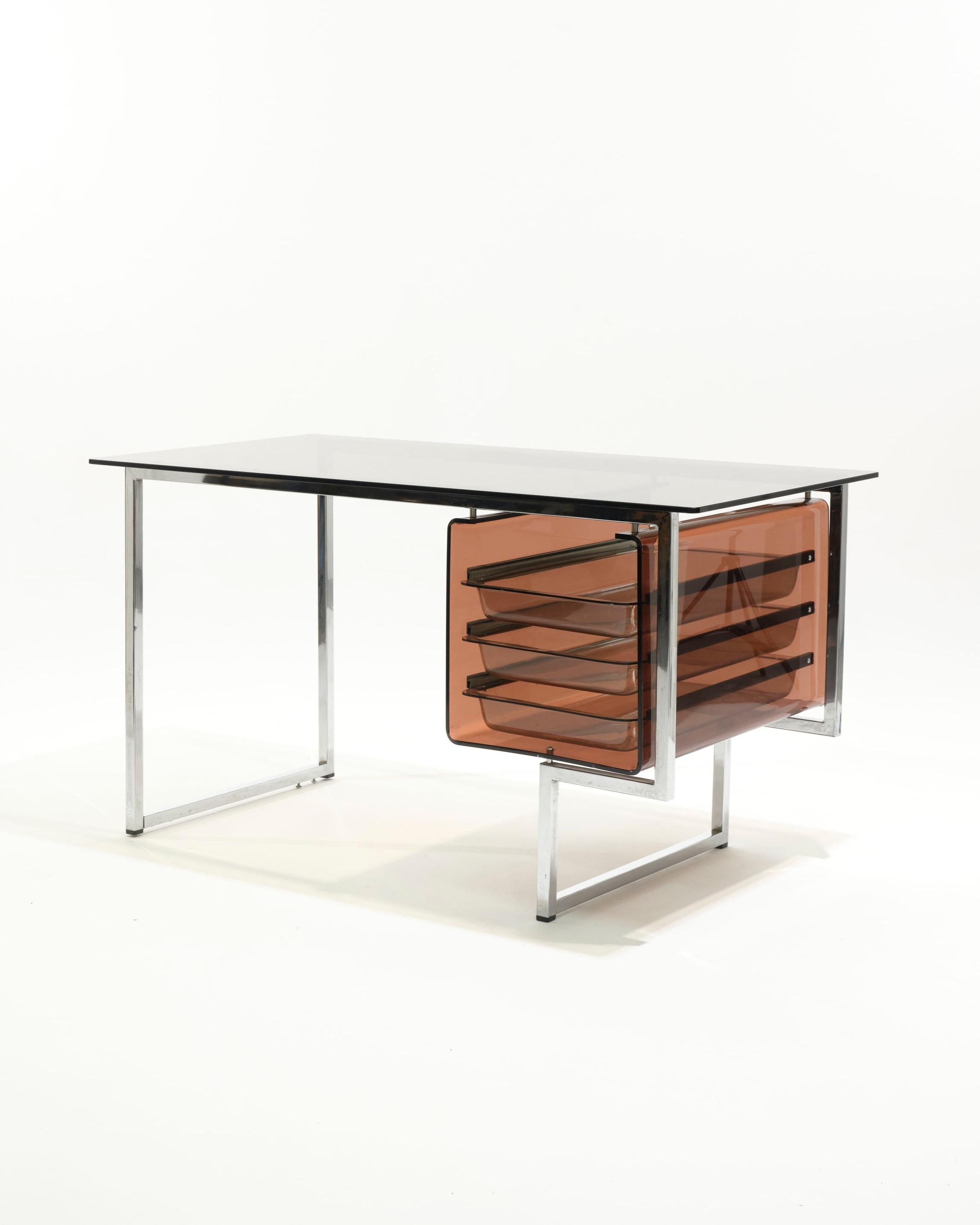 Desk in glass and smoked plexiglass, 1970s For Sale 2