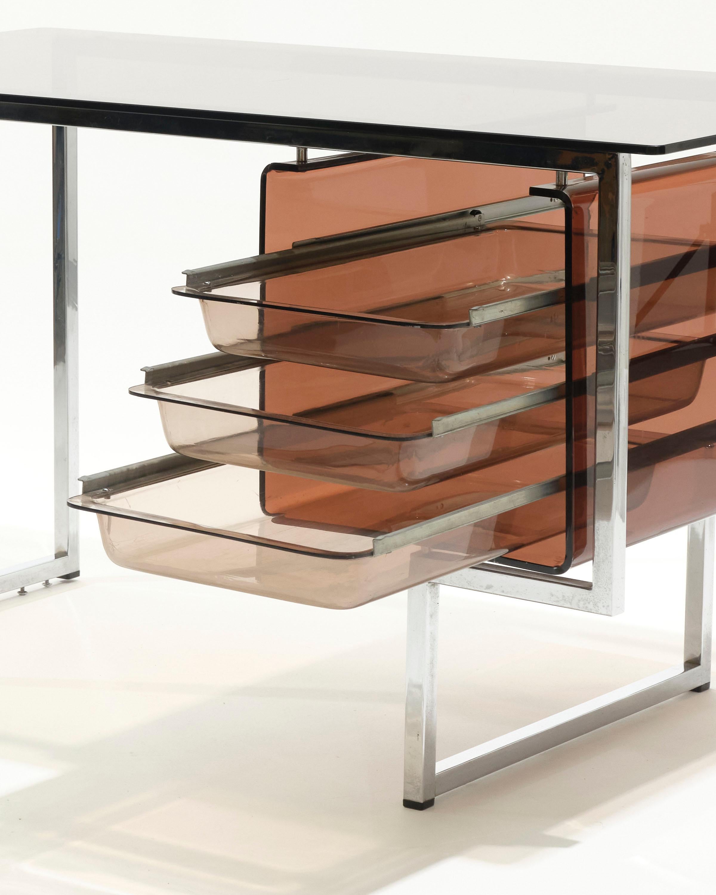 Desk in glass and smoked plexiglass, 1970s For Sale 3