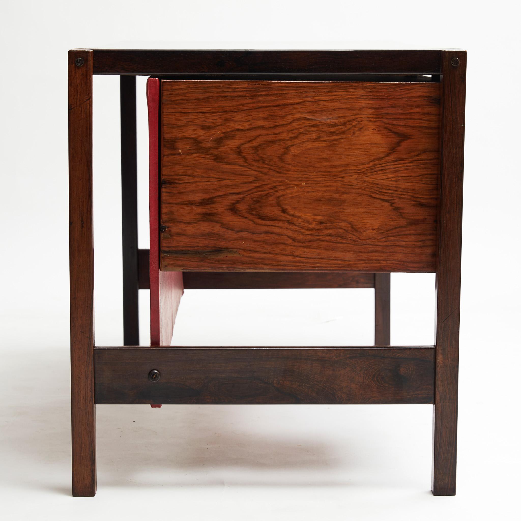 Moderner Schreibtisch aus Hartholz von Jorge Zalszupin für L'Atelier, ca. 1960er Jahre (Brasilianisch) im Angebot