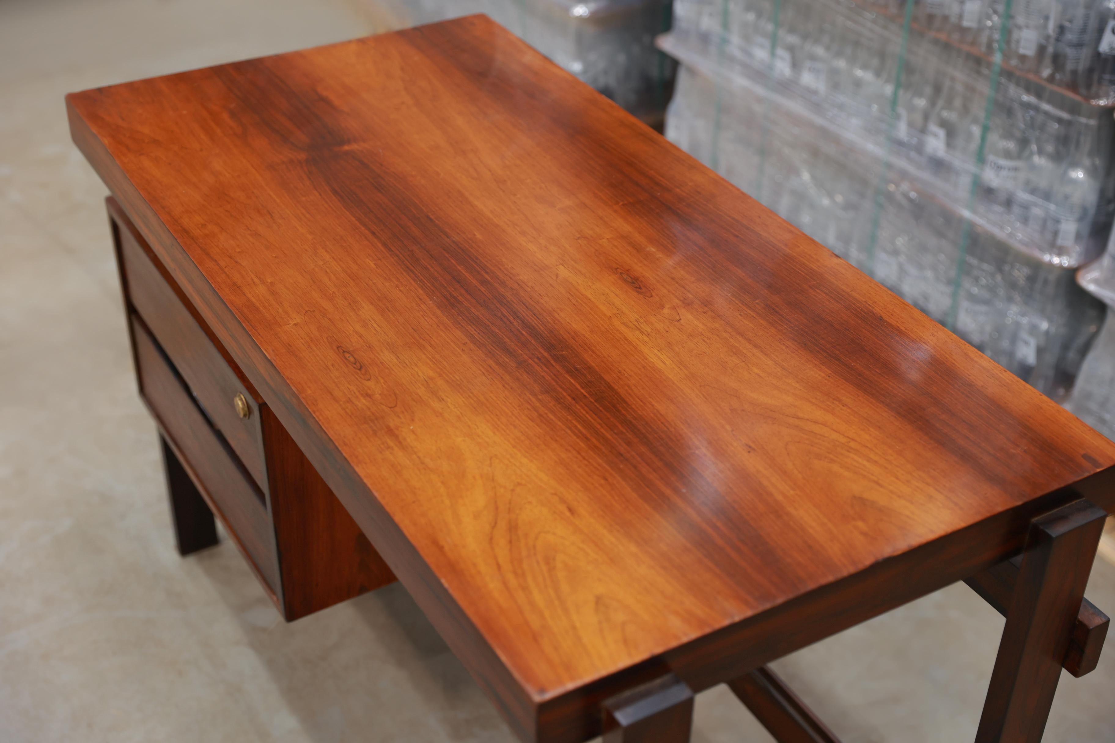 Available today, this Desk in Hardwood with Two Shelves by Fatima, 1960s, Brazil

This desk was designed by Fatima Arquitetura de Interiores (c. 1960s). The top of the desk is in Brazilian rosewood (Jacaranda) and has a light finish. It has two