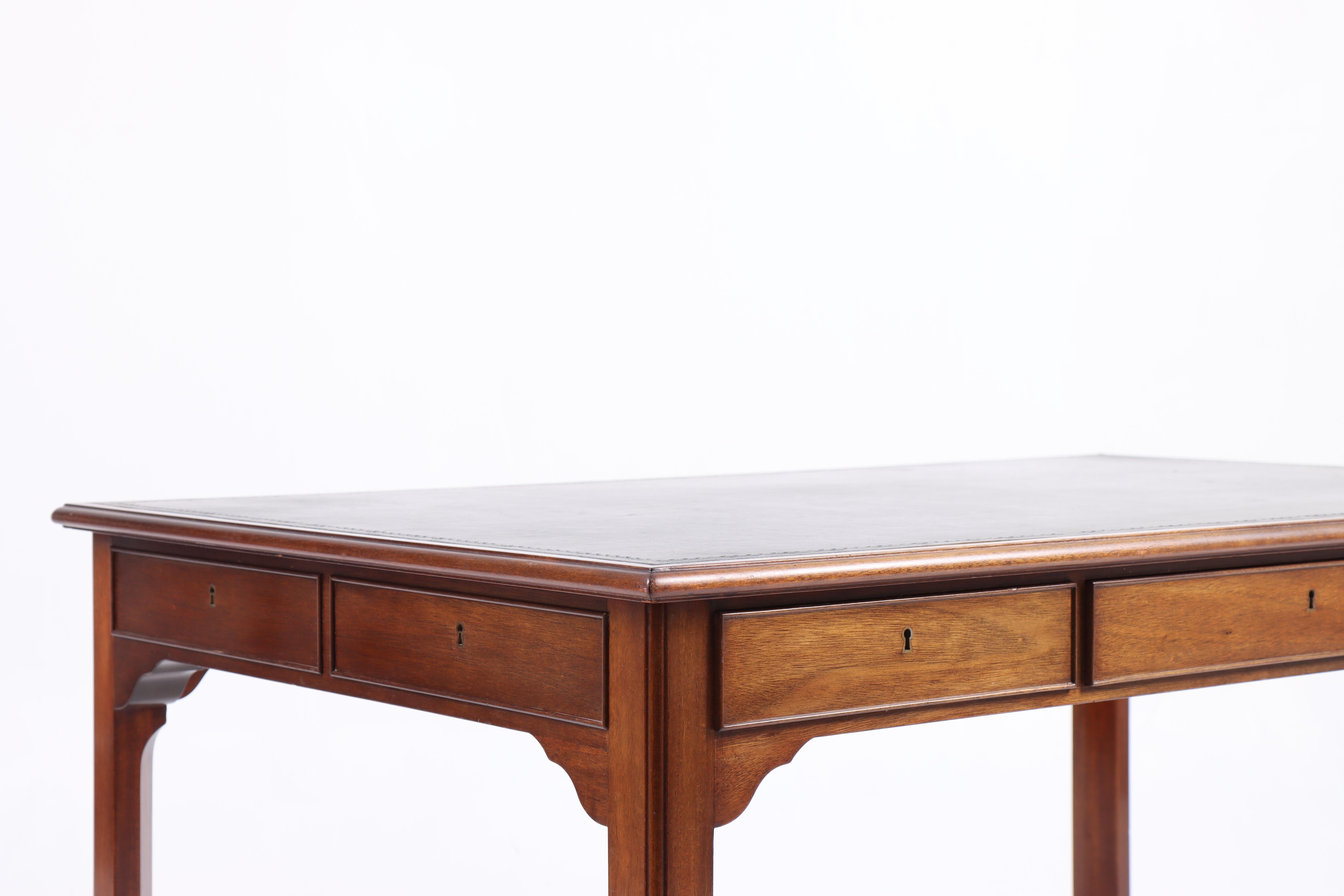 Desk in Mahogany and Patinated Leather, Made in Denmark, 1950s In Good Condition In Lejre, DK