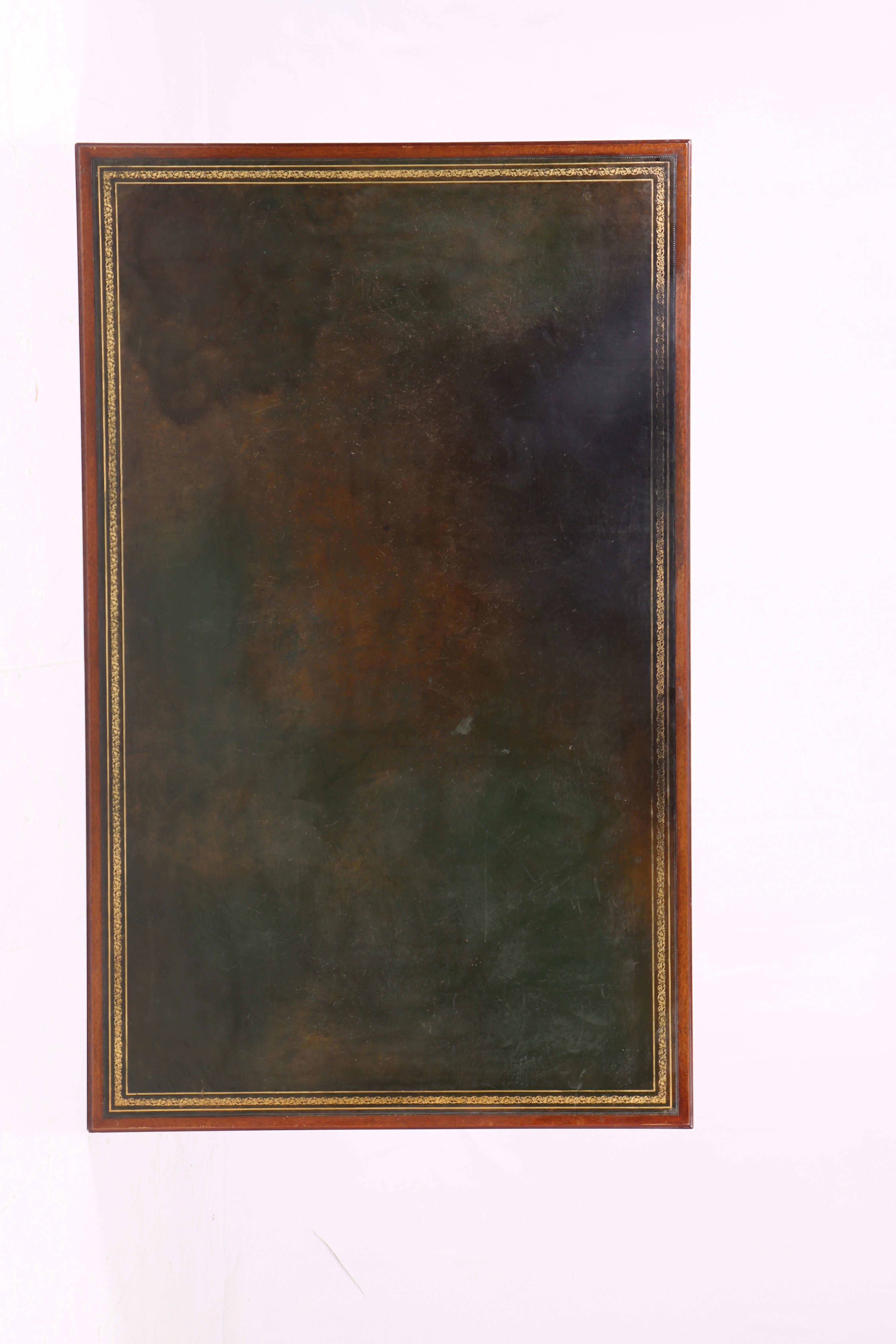 Bureau en acajou et cuir patiné, fabriqué au Danemark, années 1950 en vente 2