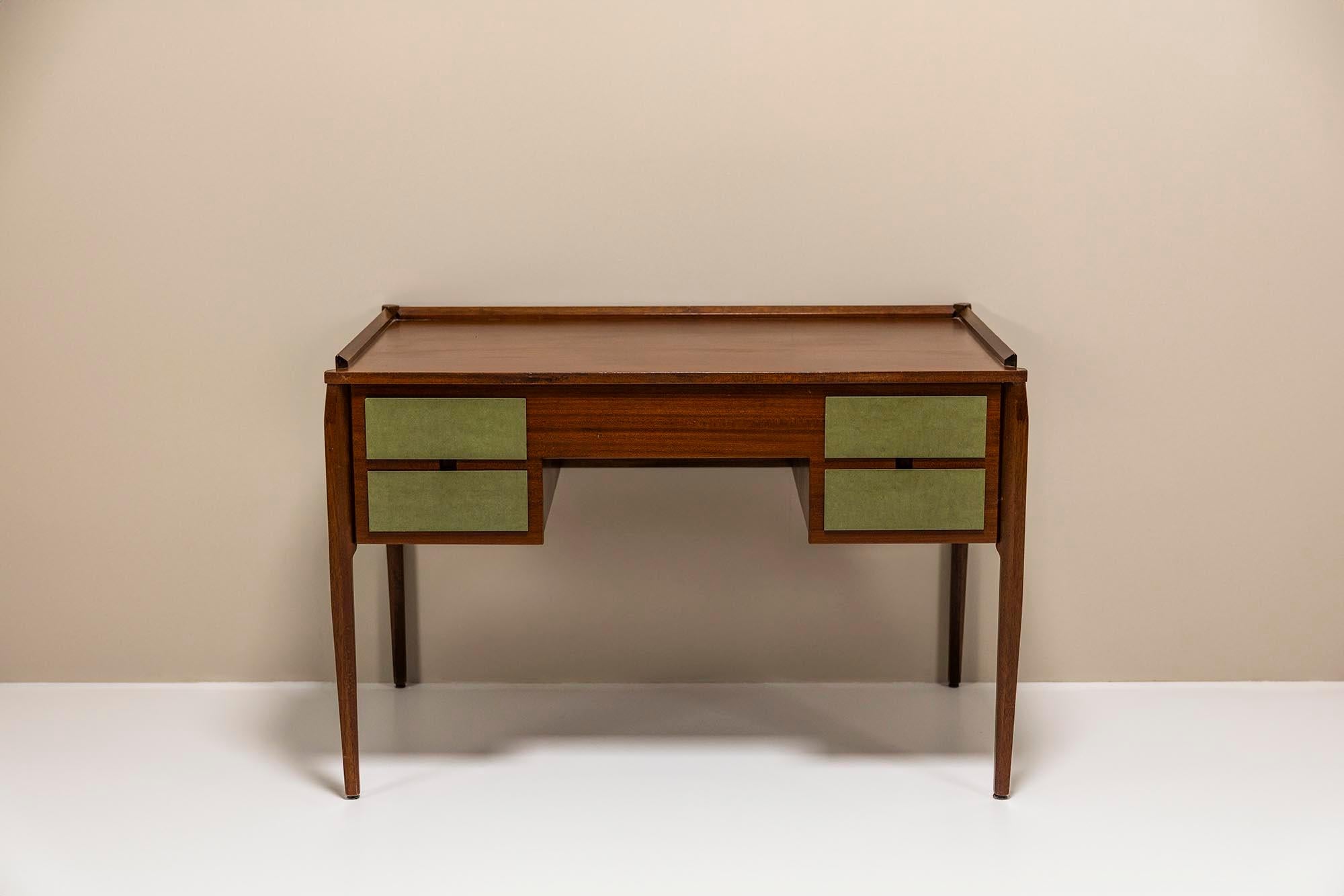 Italian Desk In Mahogany Veneer Attributed To Gio Ponti, Italy 1950's For Sale