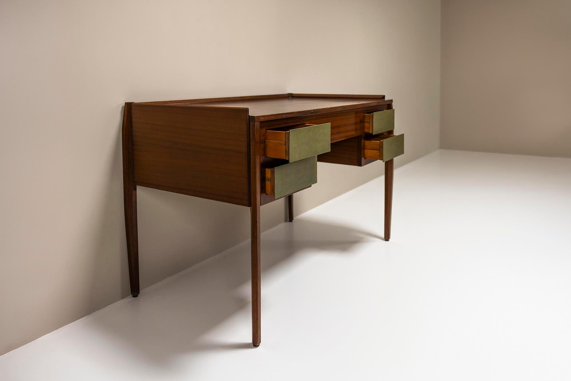 Mid-20th Century Desk In Mahogany Veneer Attributed To Gio Ponti, Italy 1950's For Sale