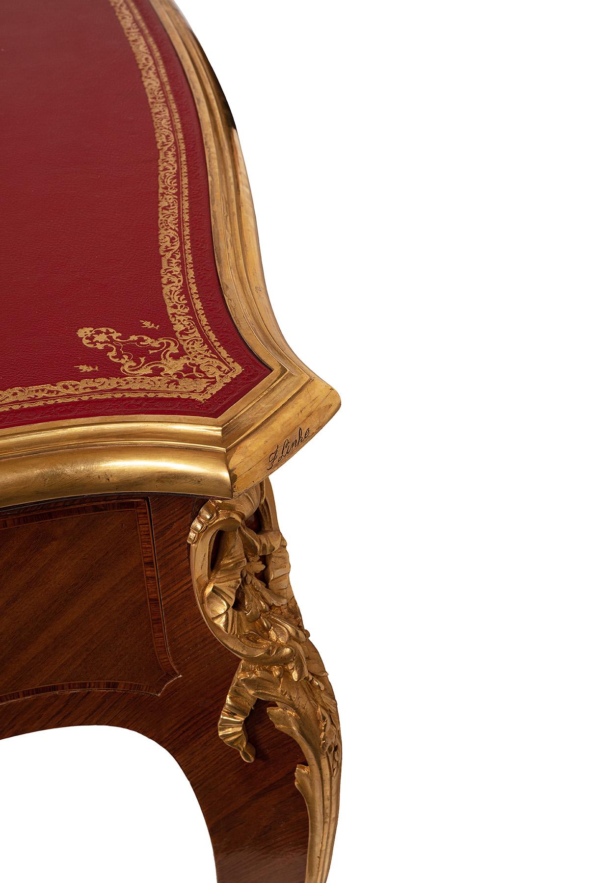 Magnifica scrivania in intarsio e bronzo ormolato con il marchio di F.Link
stile transitorio XV, XVI.
