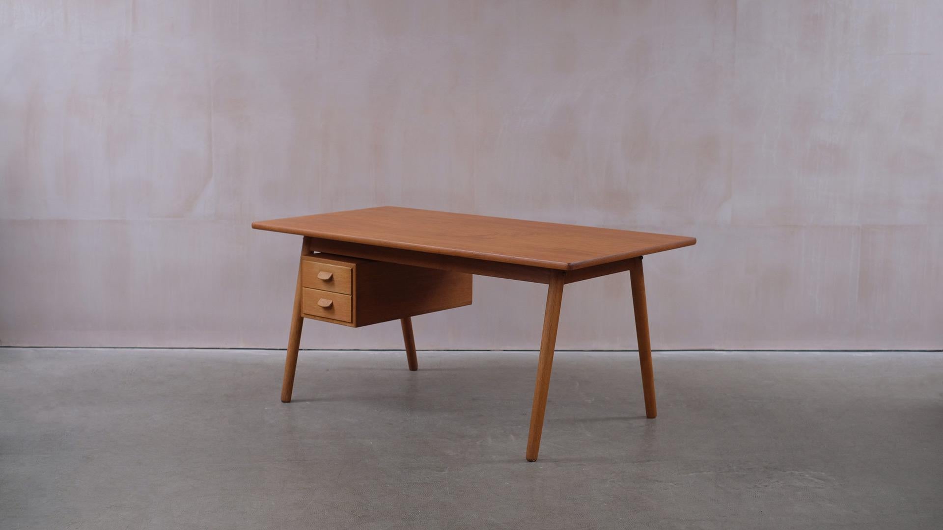 Desk in Oak and Teak by Poul Volther 4