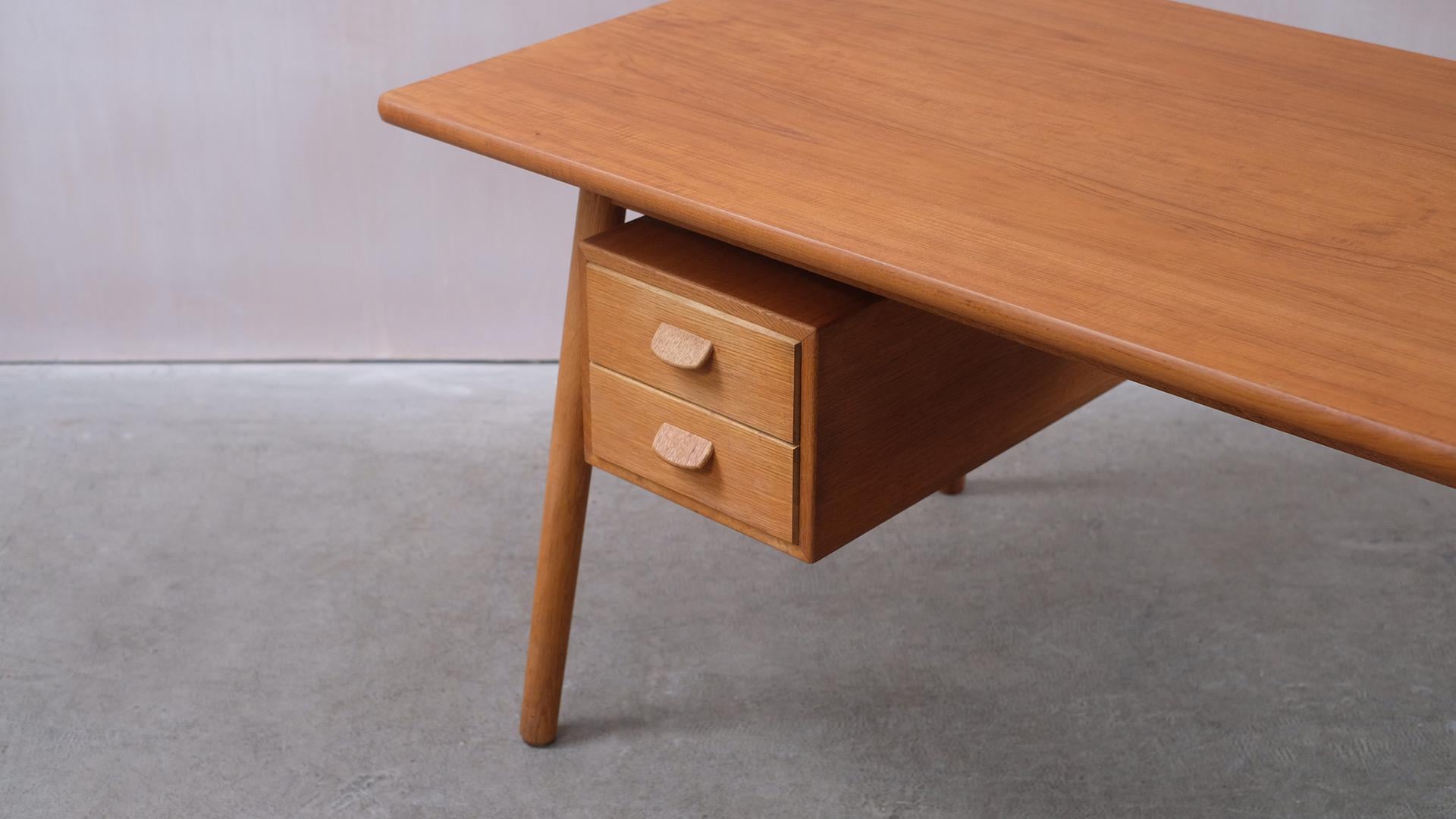 Desk in Oak and Teak by Poul Volther 5