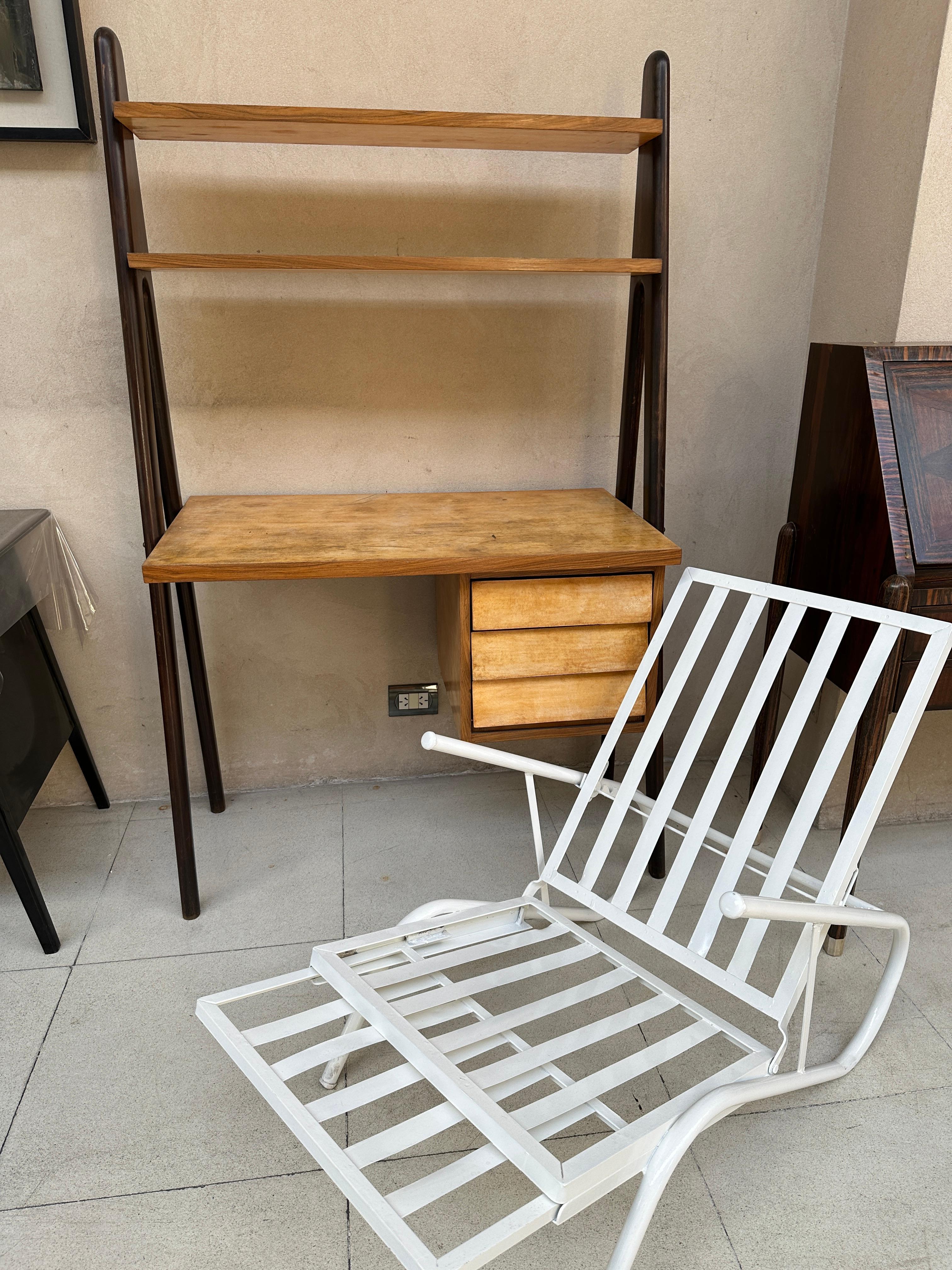 Schreibtisch aus Pergament „Leder“ und Holz aus den 50er-Jahren, Frankreich im Angebot 1