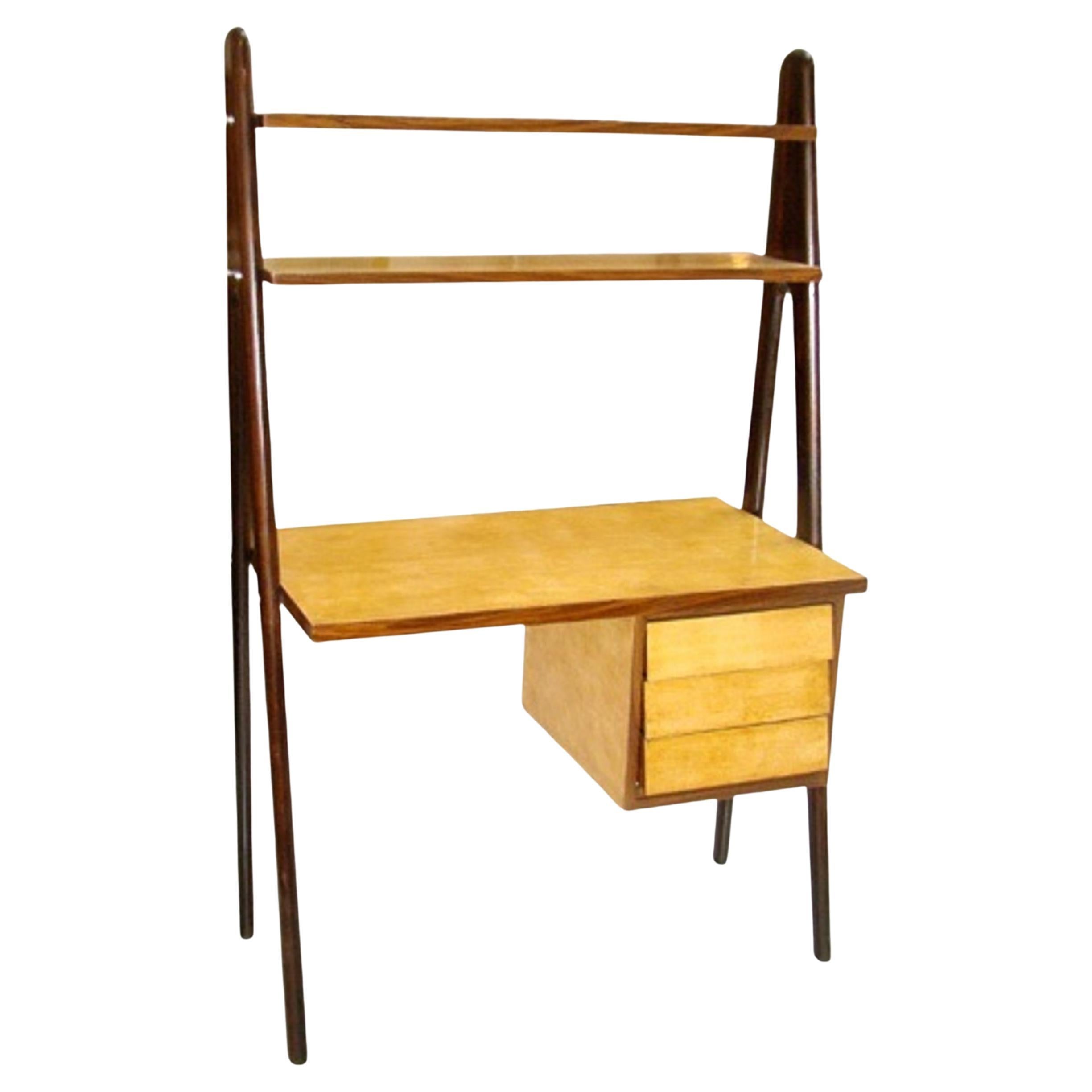 Bureau en bois et parchemin de cuir des années 50, France