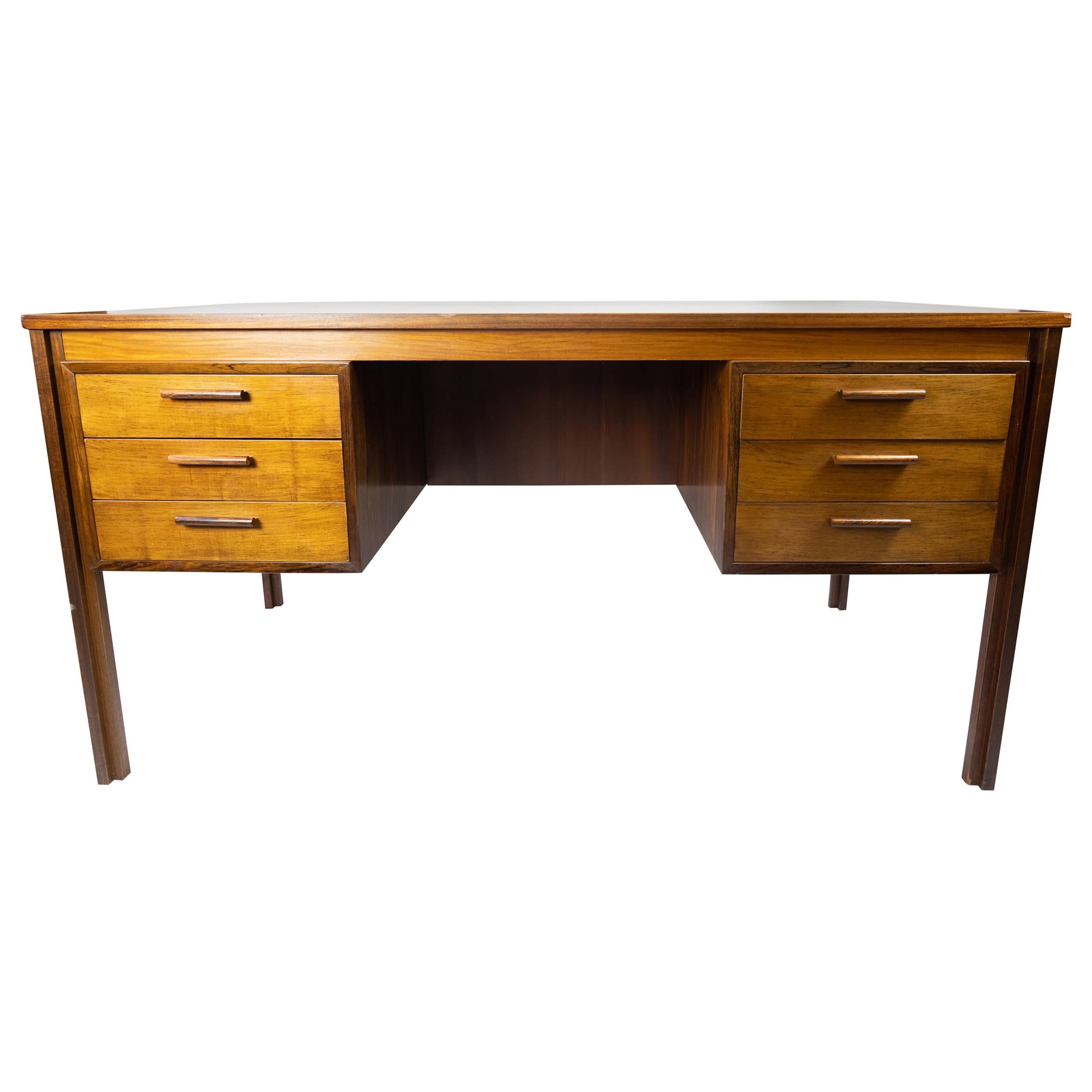 Desk in Rosewood of Danish Design from the 1960s. 