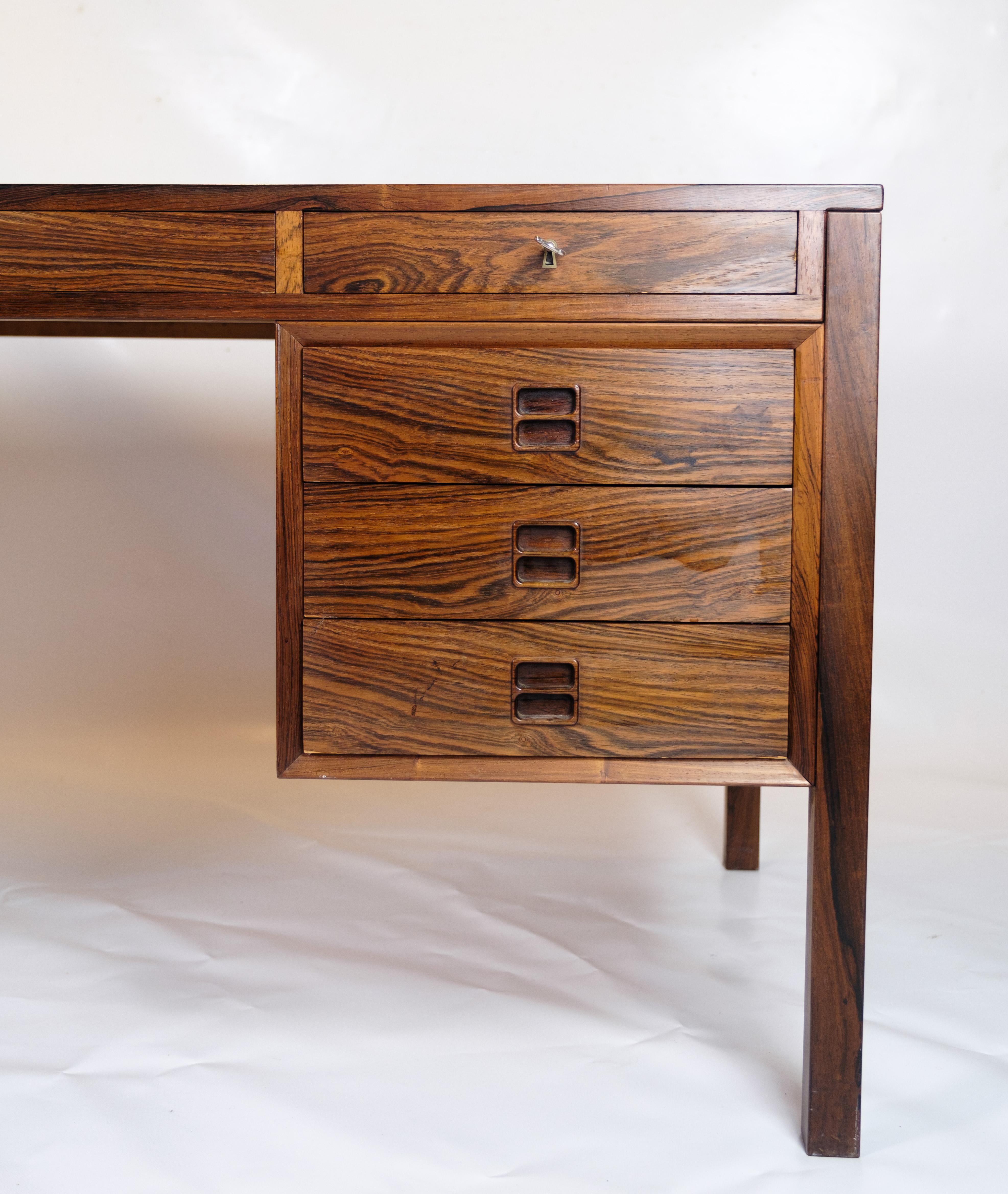 Desk in rosewood of high quality Danish design from around the 1960s In Excellent Condition For Sale In Lejre, DK