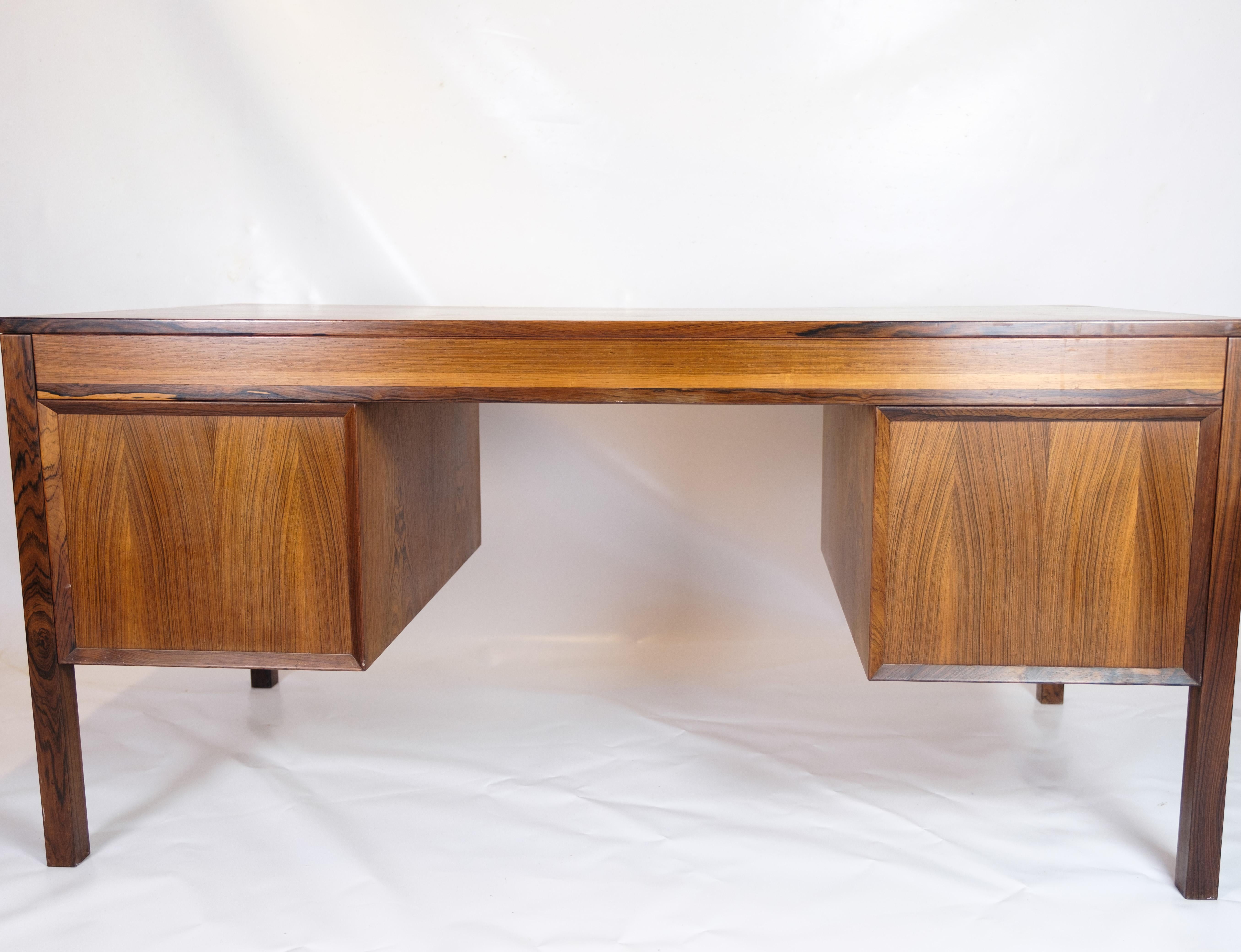 Schreibtisch aus Palisanderholz mit hochwertigem dänischen Design aus den 1960er Jahren (Rosenholz) im Angebot