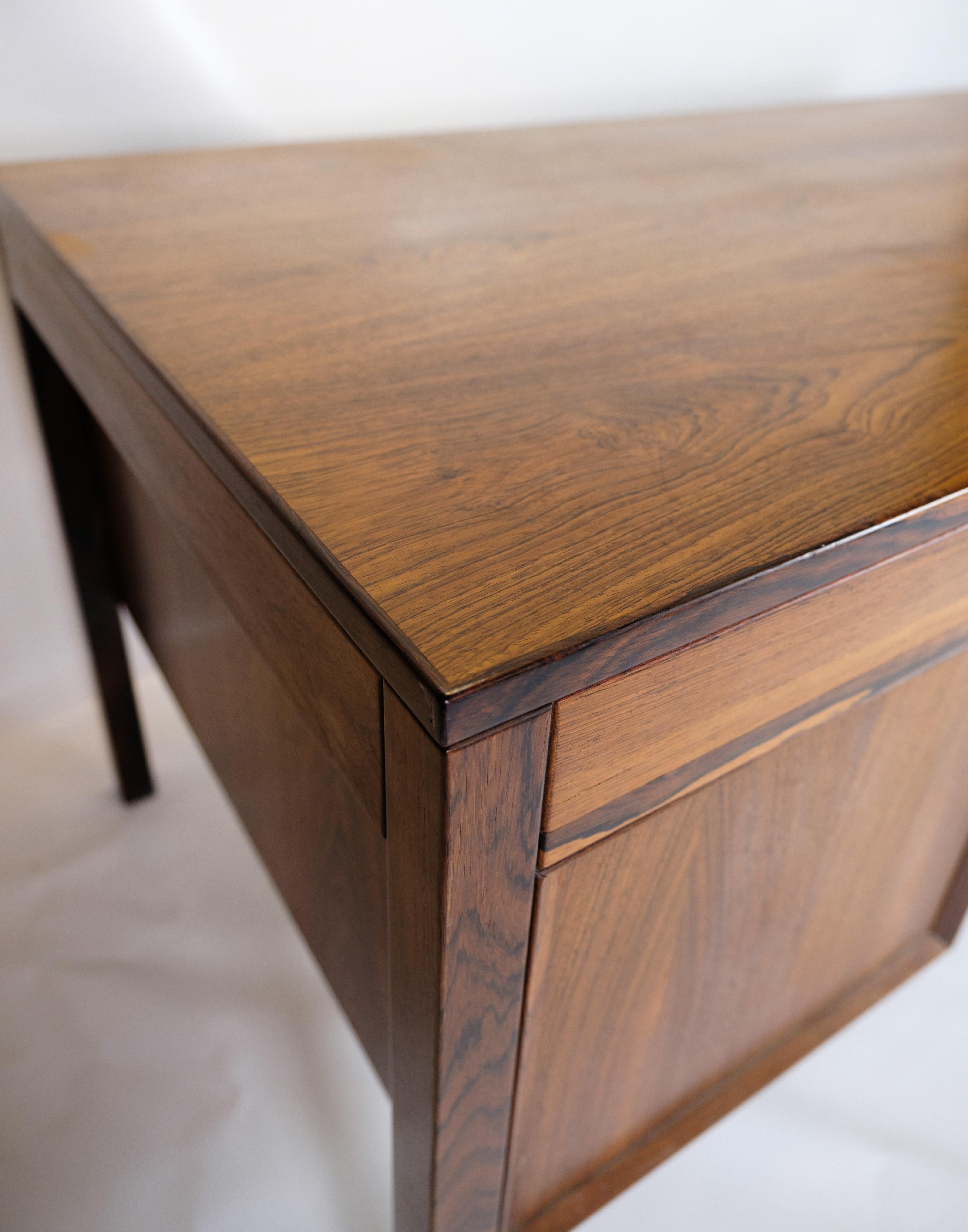 Desk in rosewood of high quality Danish design from around the 1960s For Sale 3