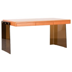 Bureau en plexiglas fumé et cuir orange:: France:: 1975