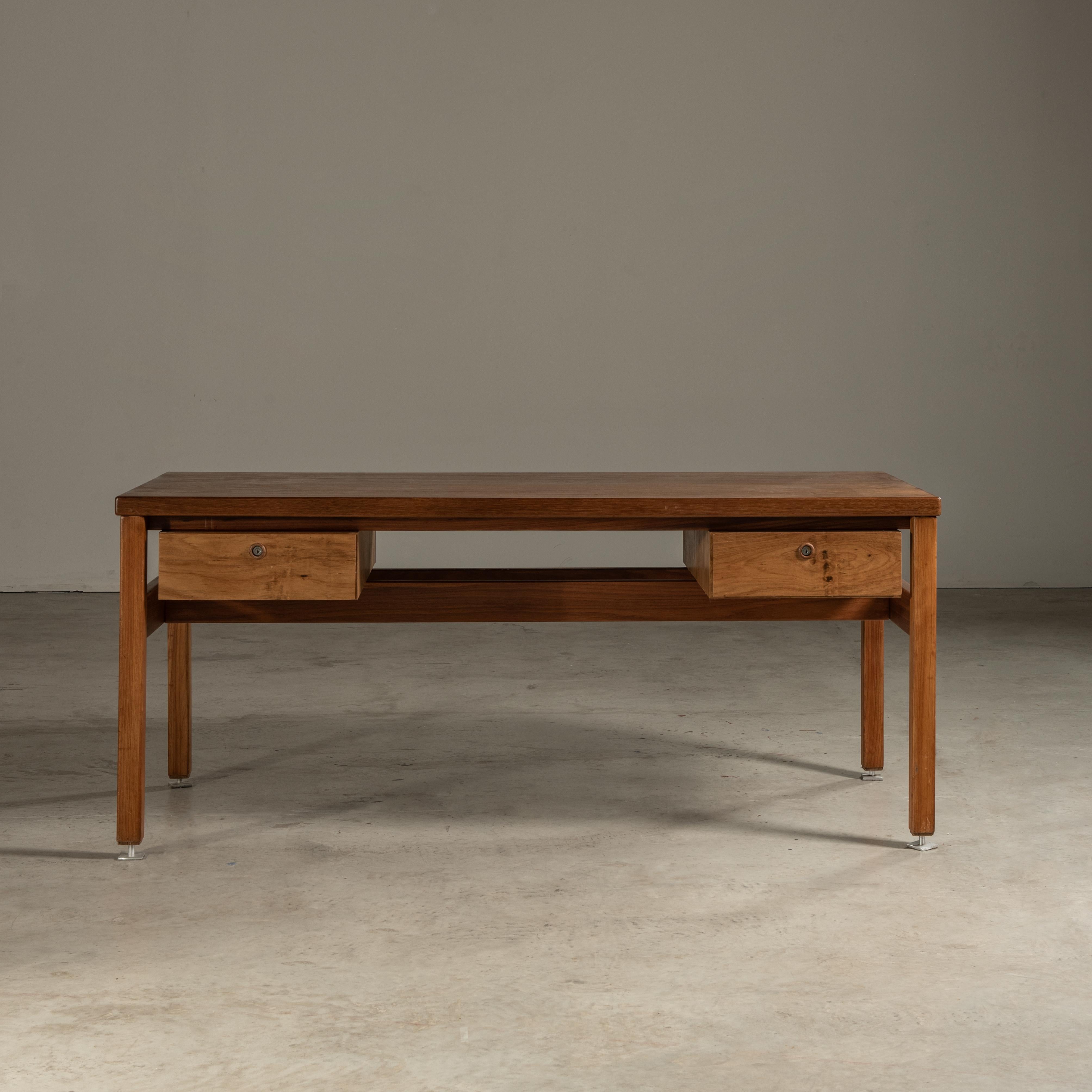 Desk in Solid Hardwood, by Sergio Rodrigues, Brazilian Mid-Century Modern   In Good Condition For Sale In Sao Paulo, SP