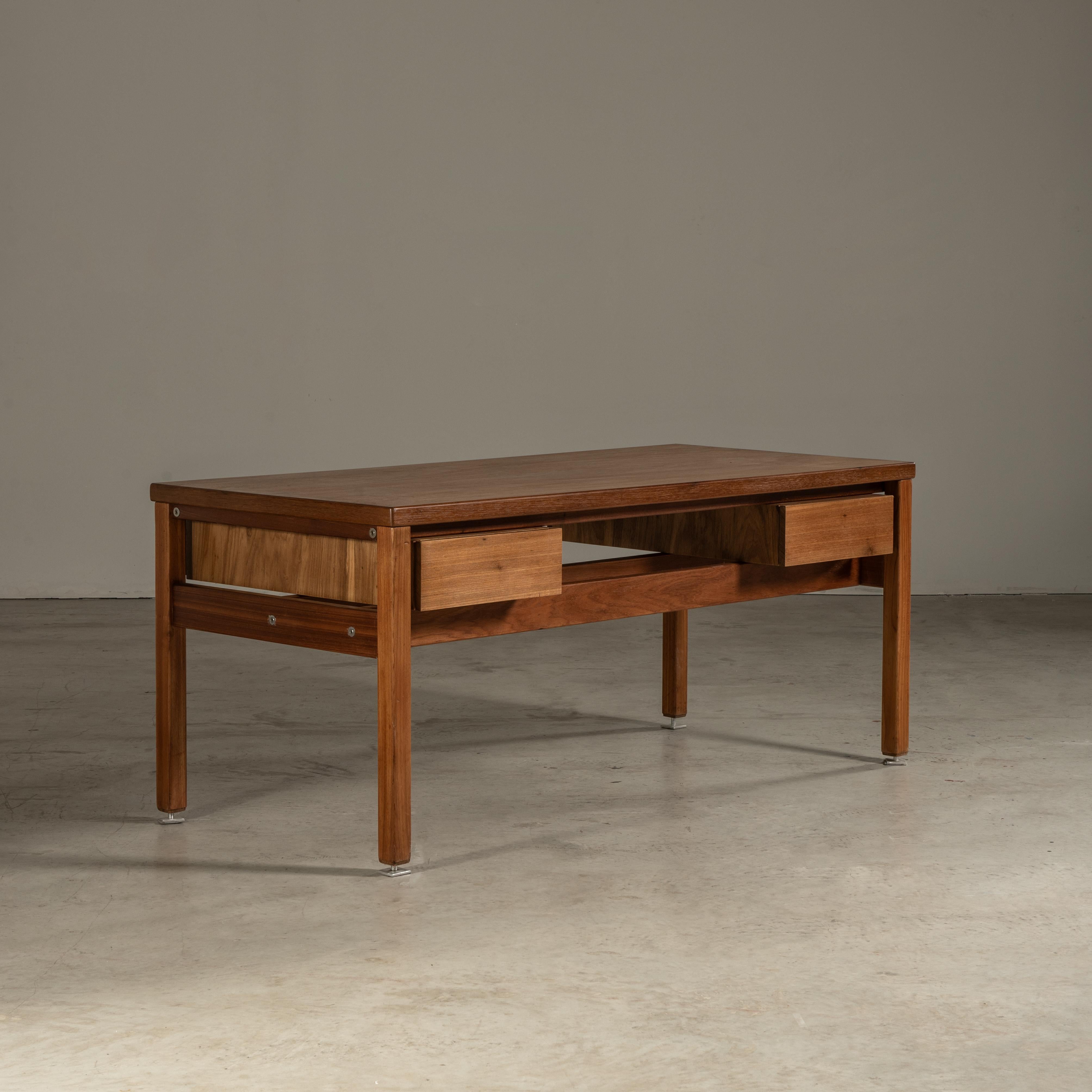Desk in Solid Hardwood, by Sergio Rodrigues, Brazilian Mid-Century Modern   For Sale 4