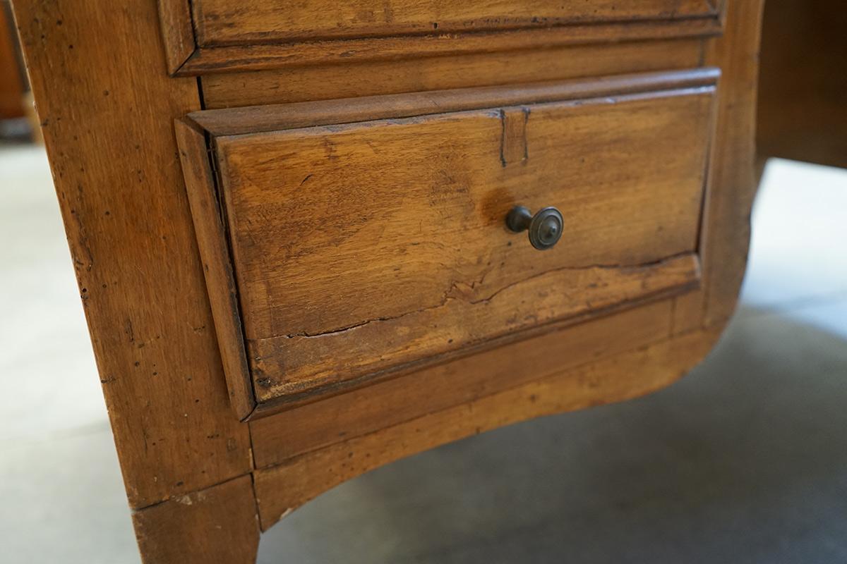 Desk in Solid Walnut from the Late 1700s Early, 1800s 4