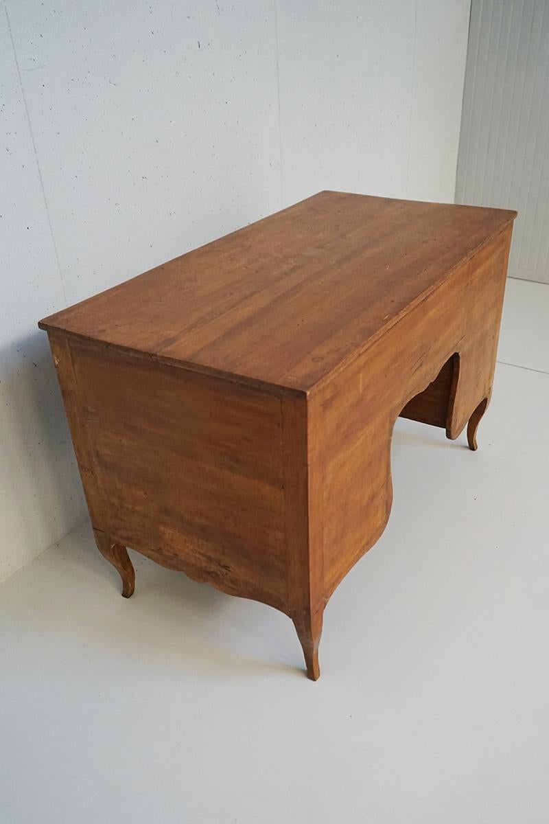 Desk in Solid Walnut from the Late 1700s Early, 1800s 3