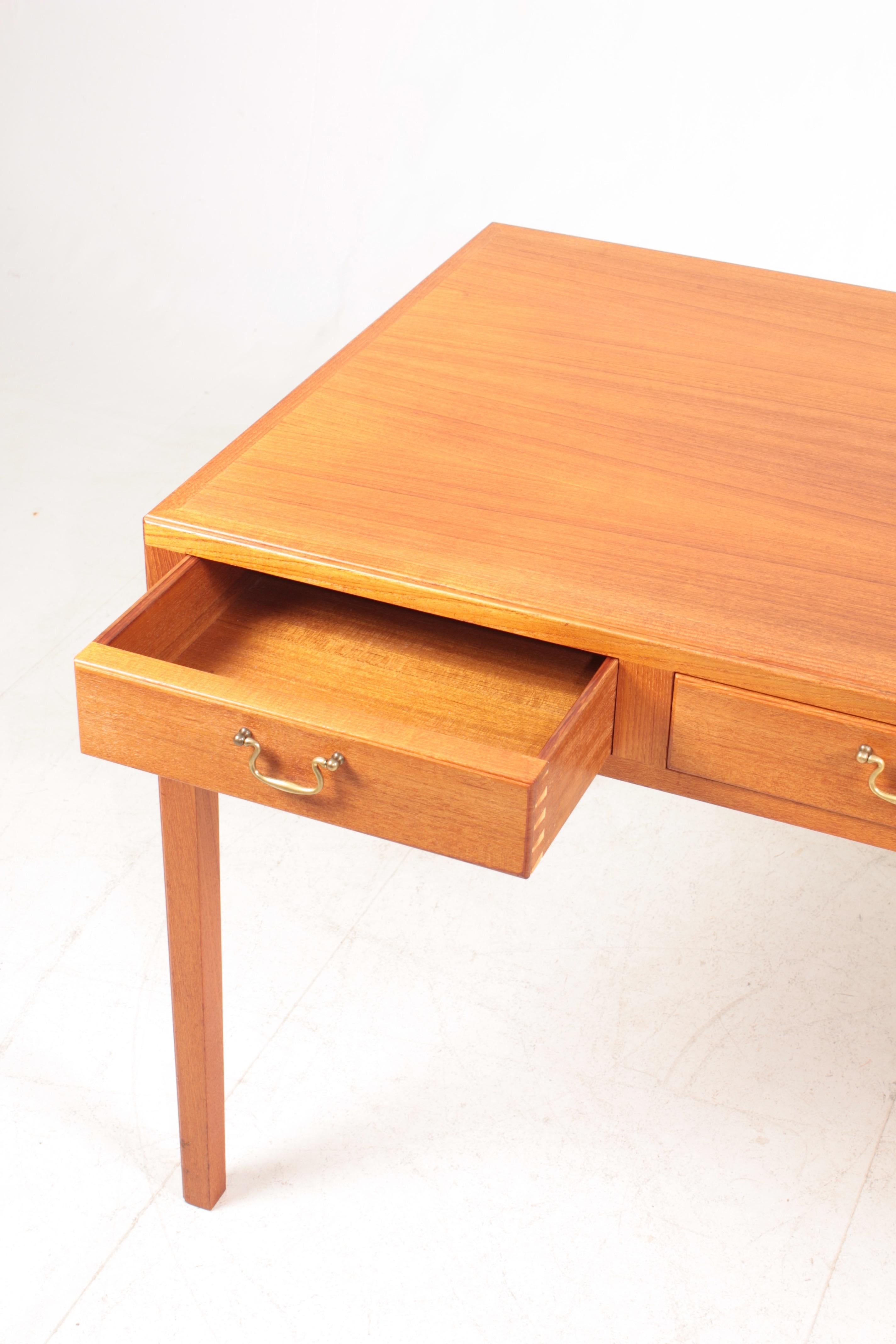 Schreibtisch aus Teakholz im Stil von Ole Wanscher, dänisches Design der Jahrhundertmitte, 1950er Jahre (Skandinavische Moderne) im Angebot