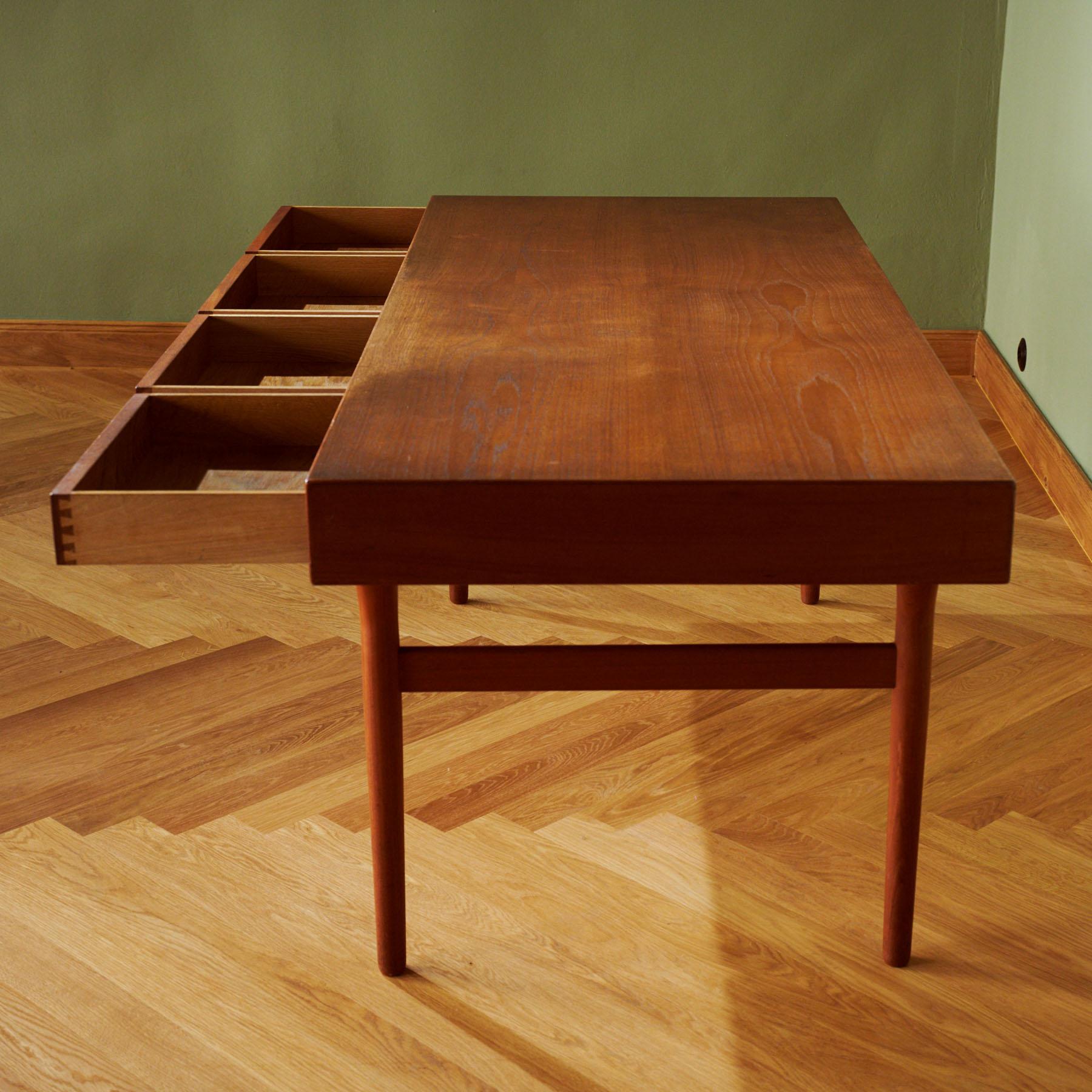 Desk in Teak Model ND 93 by Nanna Ditzel For Sale 1