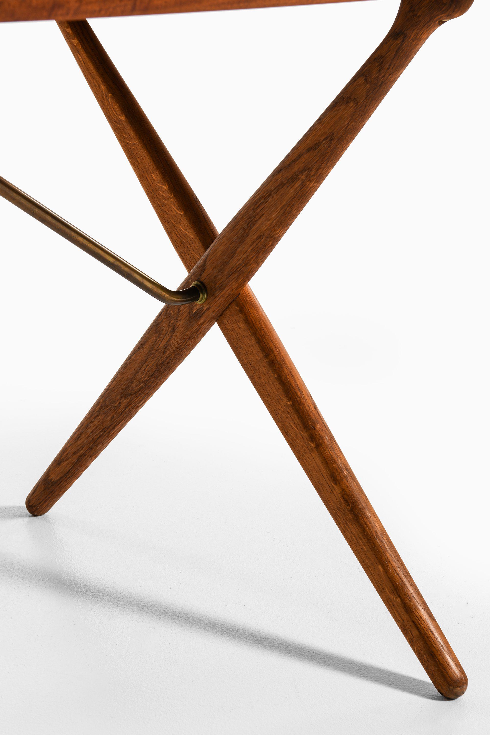 Schreibtisch in Teak, Eiche und Messing von Hans Wegner, 1950er Jahre im Angebot 2